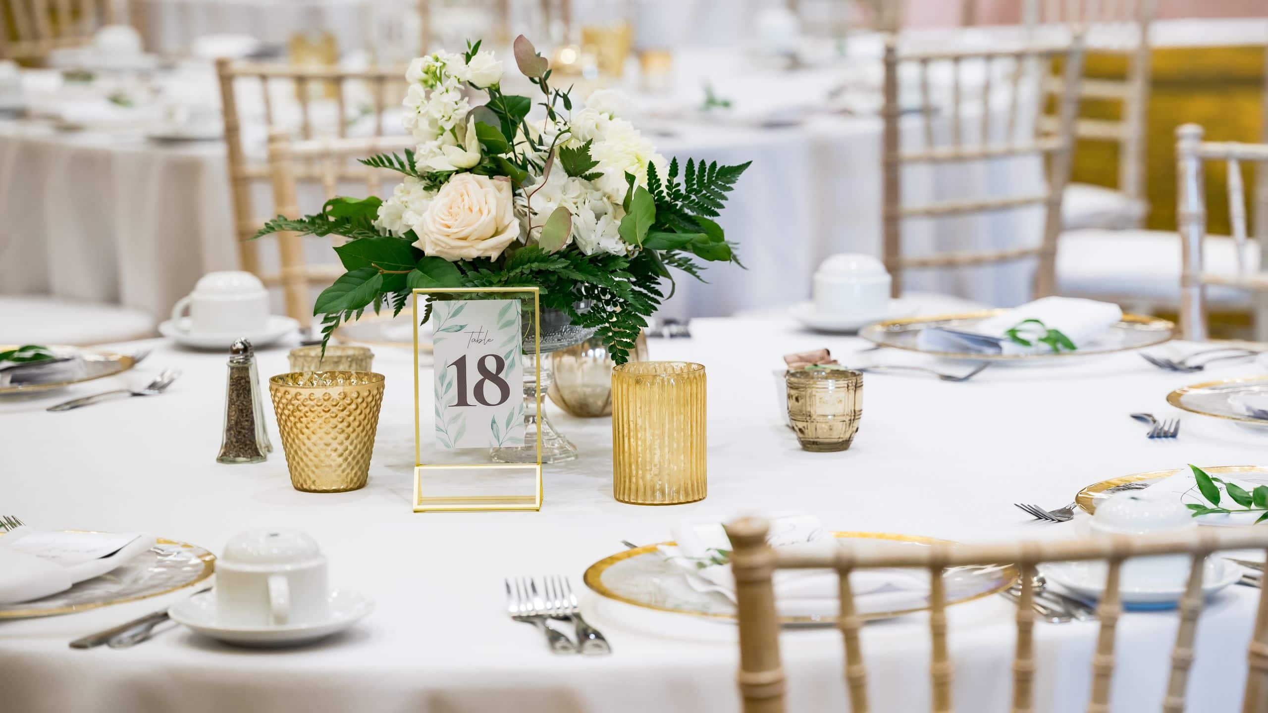 Hyatt Regency Green Bay Wedding Table Centerpiece Tight