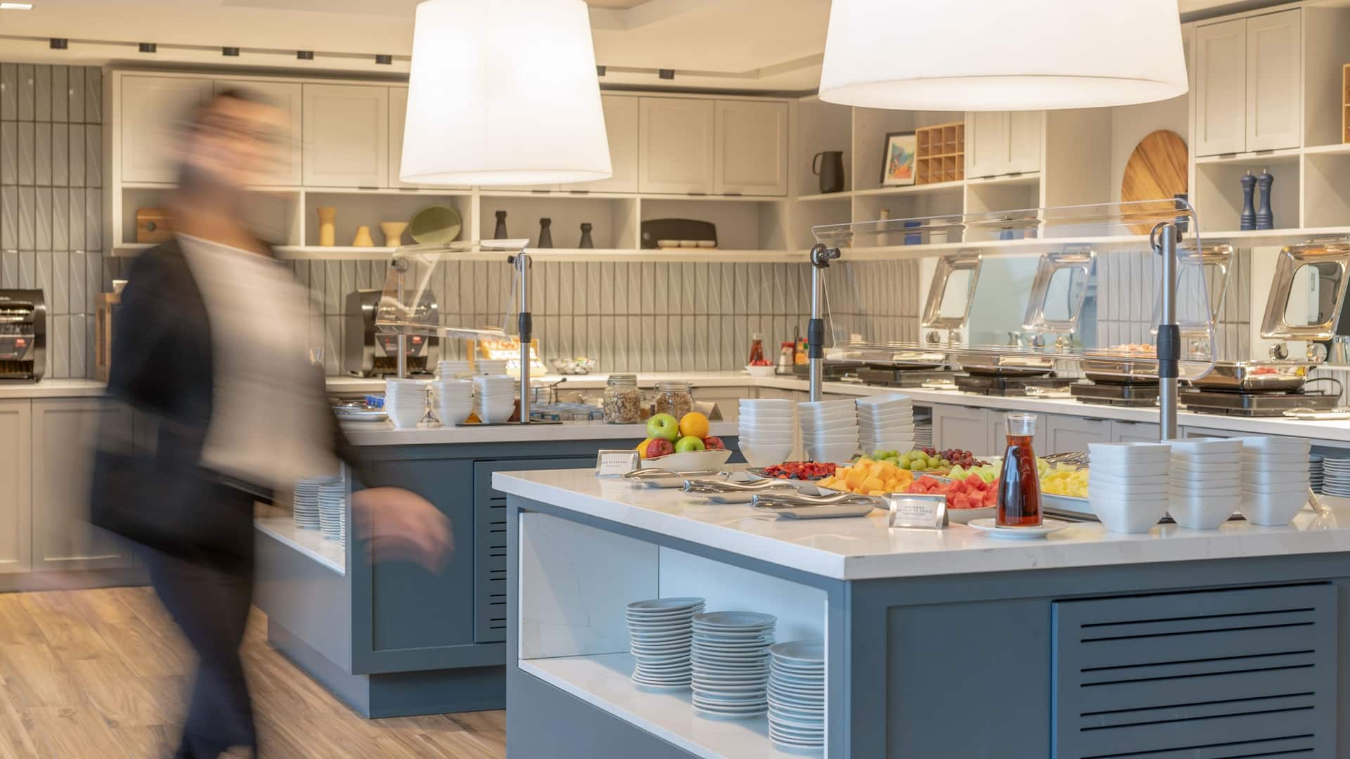 Hyatt Place Montréal – Downtown Breakfast Buffet Area Guest