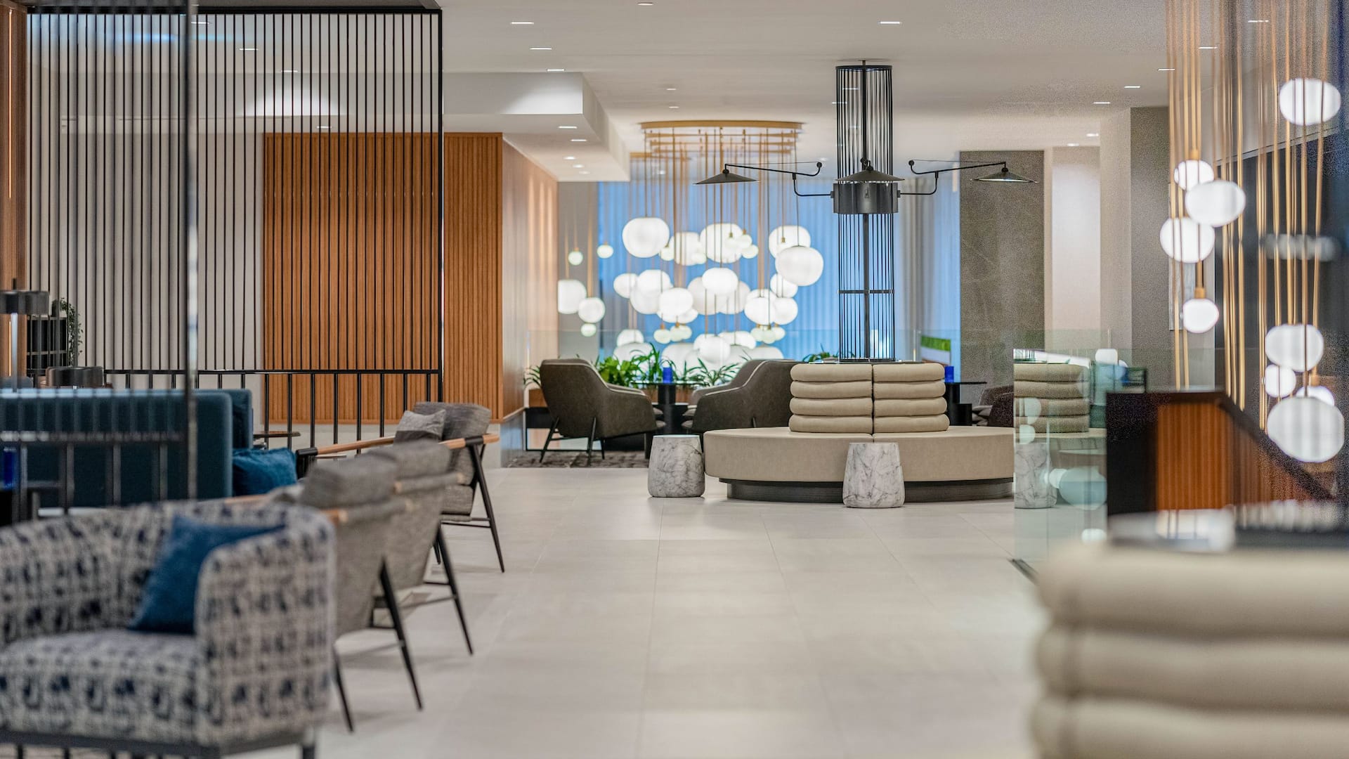 Hyatt Place Montréal – Downtown Mezzanine Area Seating
