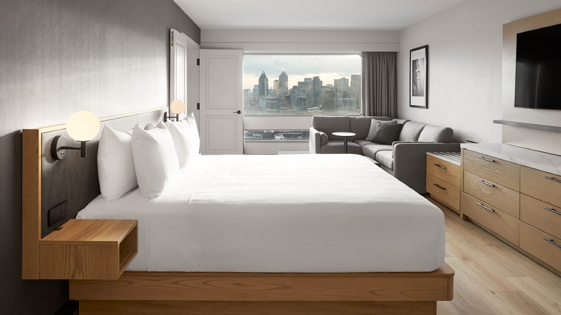 2/10 Hyatt Place Montréal – Downtown Presidential Suite Bedroom Window