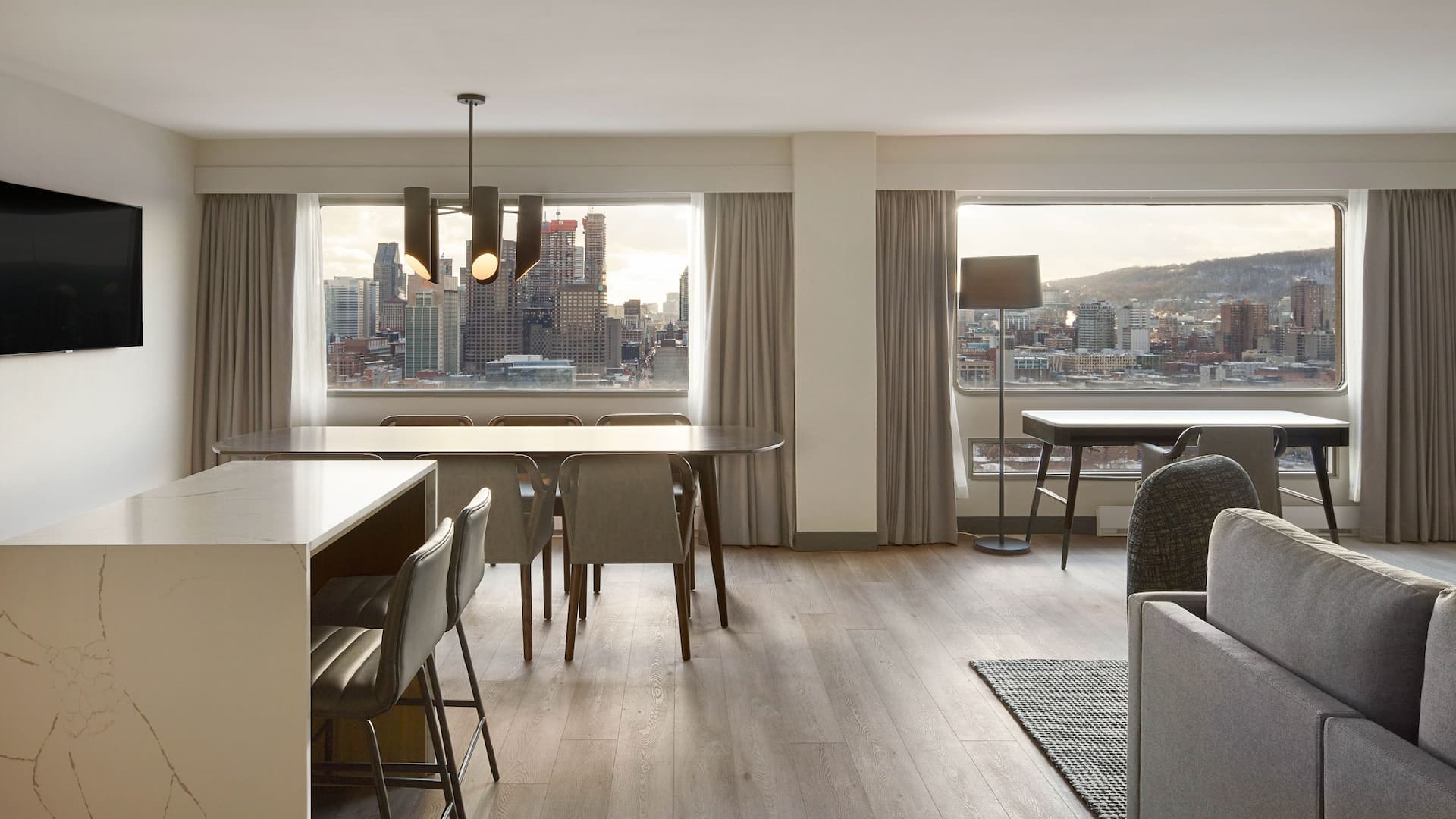 6/10 Hyatt Place Montréal – Downtown Presidential Suite Living Area Windows