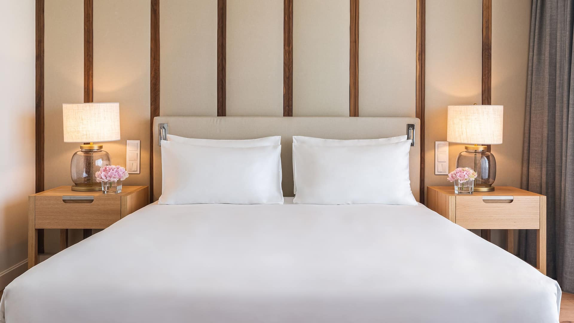 3/7 Hyatt Regency Lisbon Deluxe Suite Bridge View Queen bed