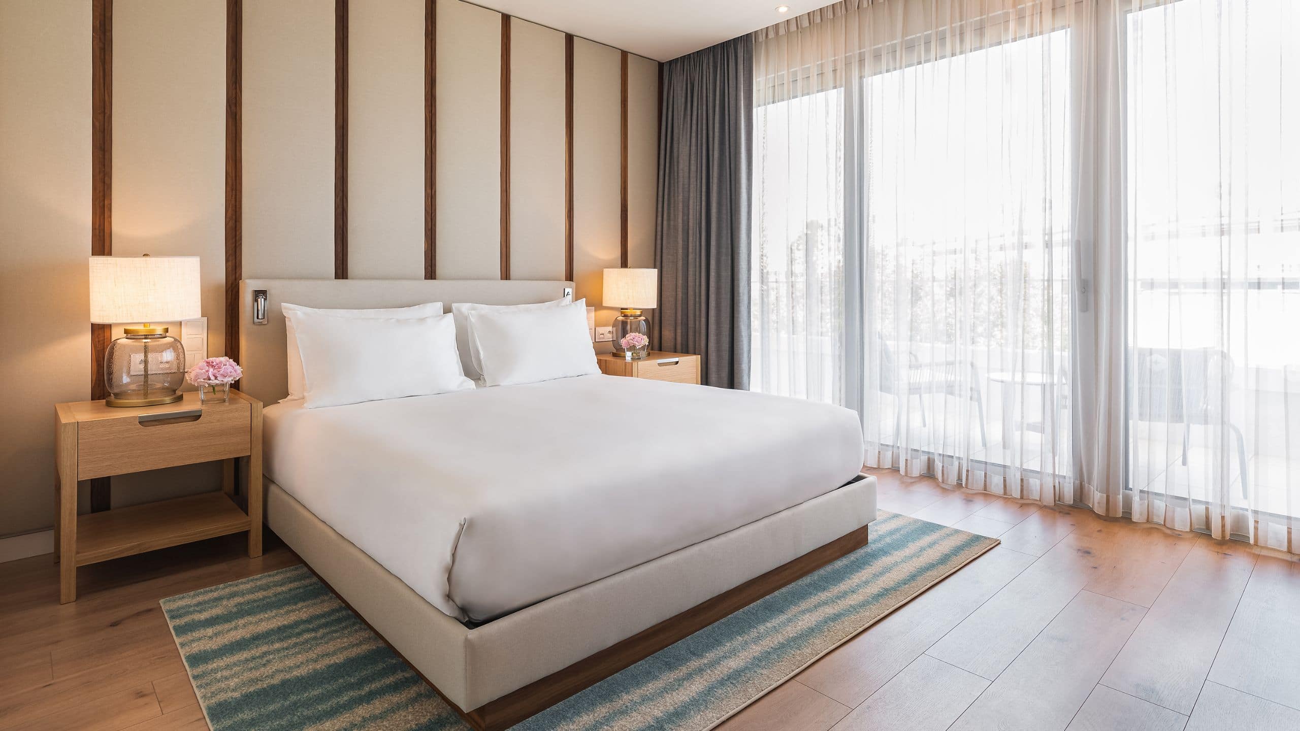 Hyatt Regency Lisbon Deluxe Suite Bridge View Queen Bedroom