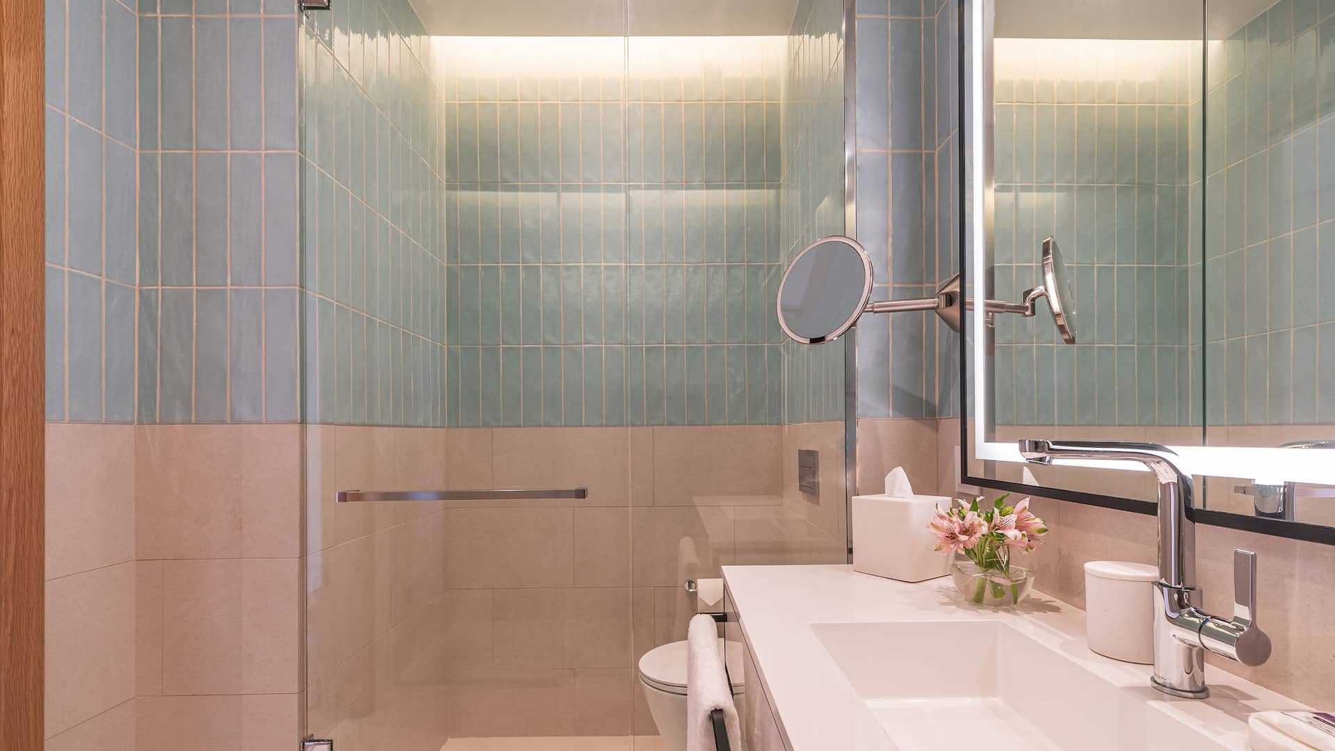 2/8 Hyatt Regency Lisbon Deluxe Suite Bridge View Shower