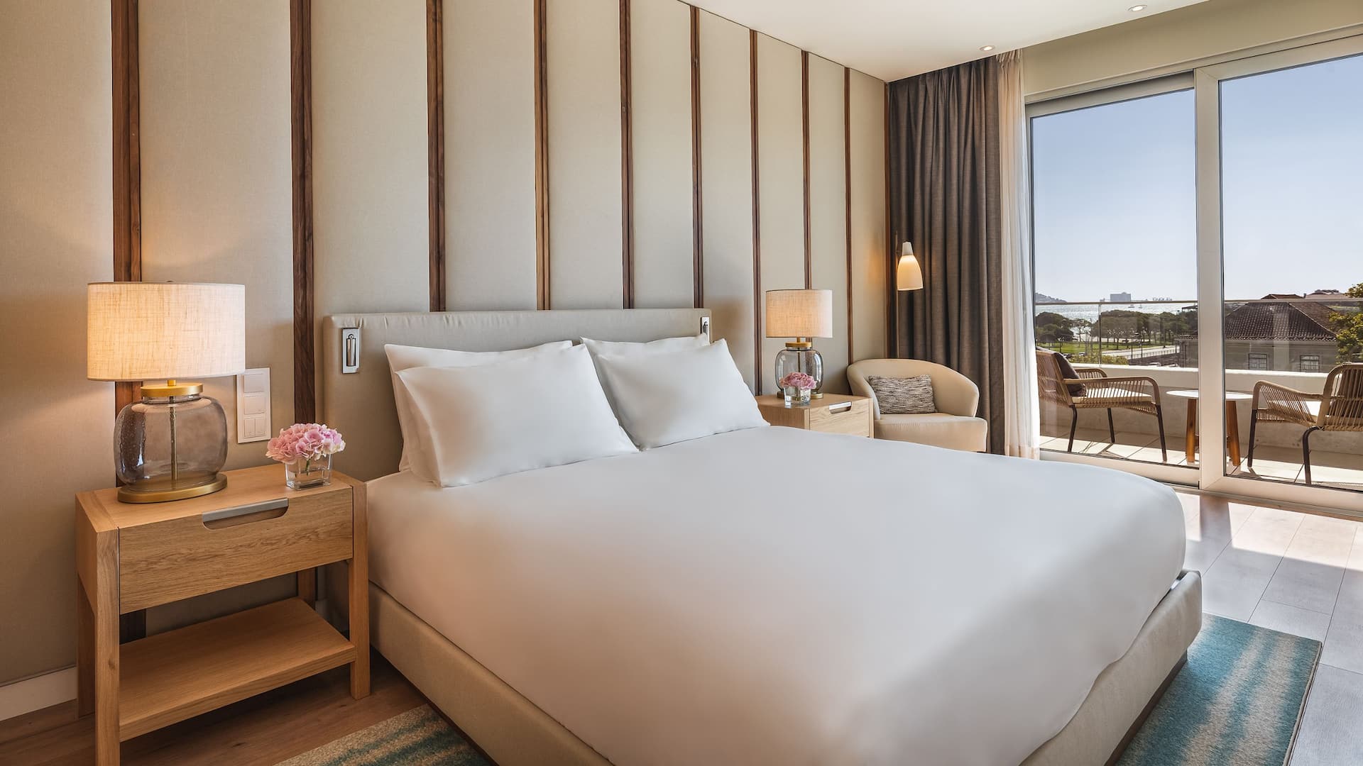 Hyatt Regency Lisbon Deluxe Suite River View Queen Bed View