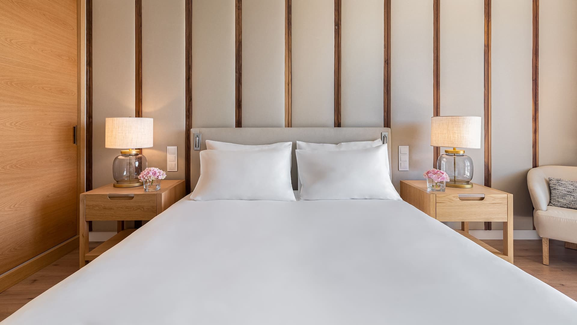 1/5 Hyatt Regency Lisbon Deluxe Suite River View Queen Close-up