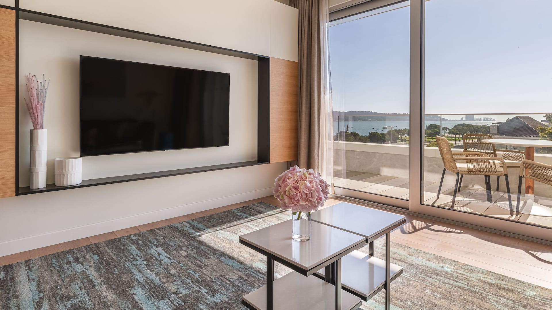 8/14 Hyatt Regency Lisbon Deluxe Suite River View Television