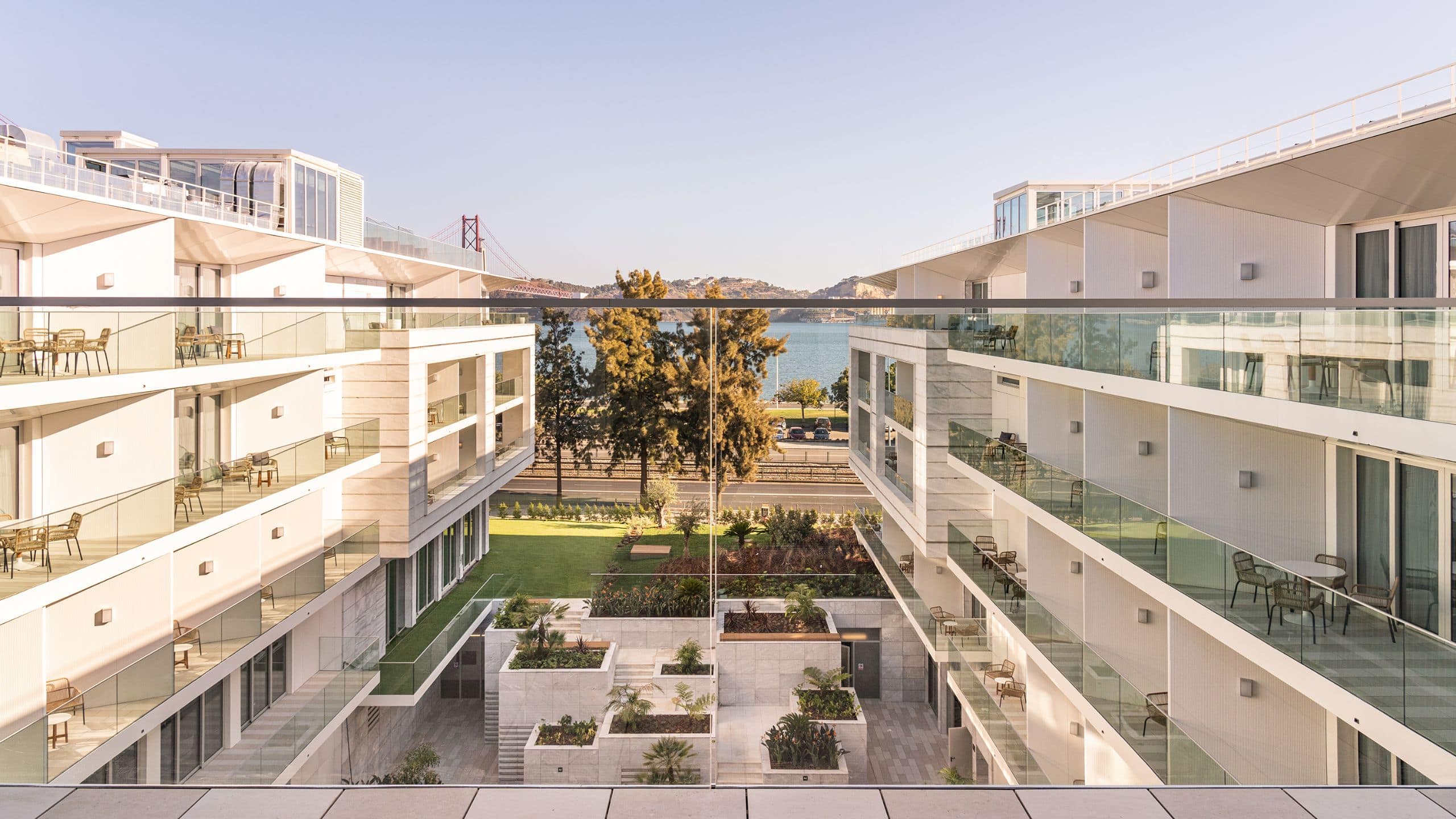 Hyatt Regency Lisbon Standard River View Twin Bed Courtyard