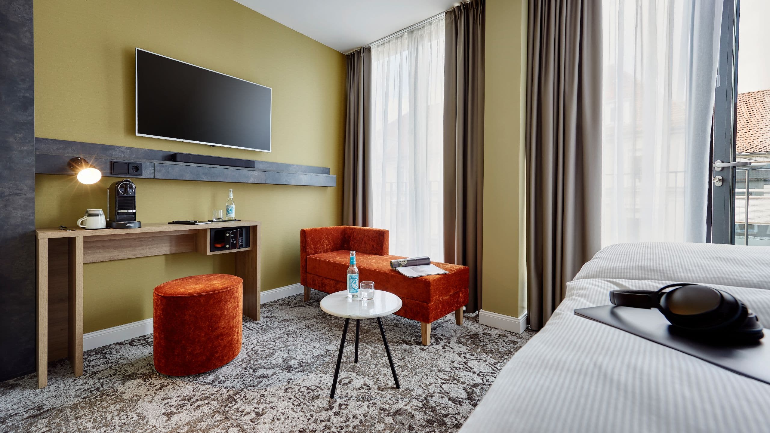 me and all hotel hannover One King Deluxe Bed