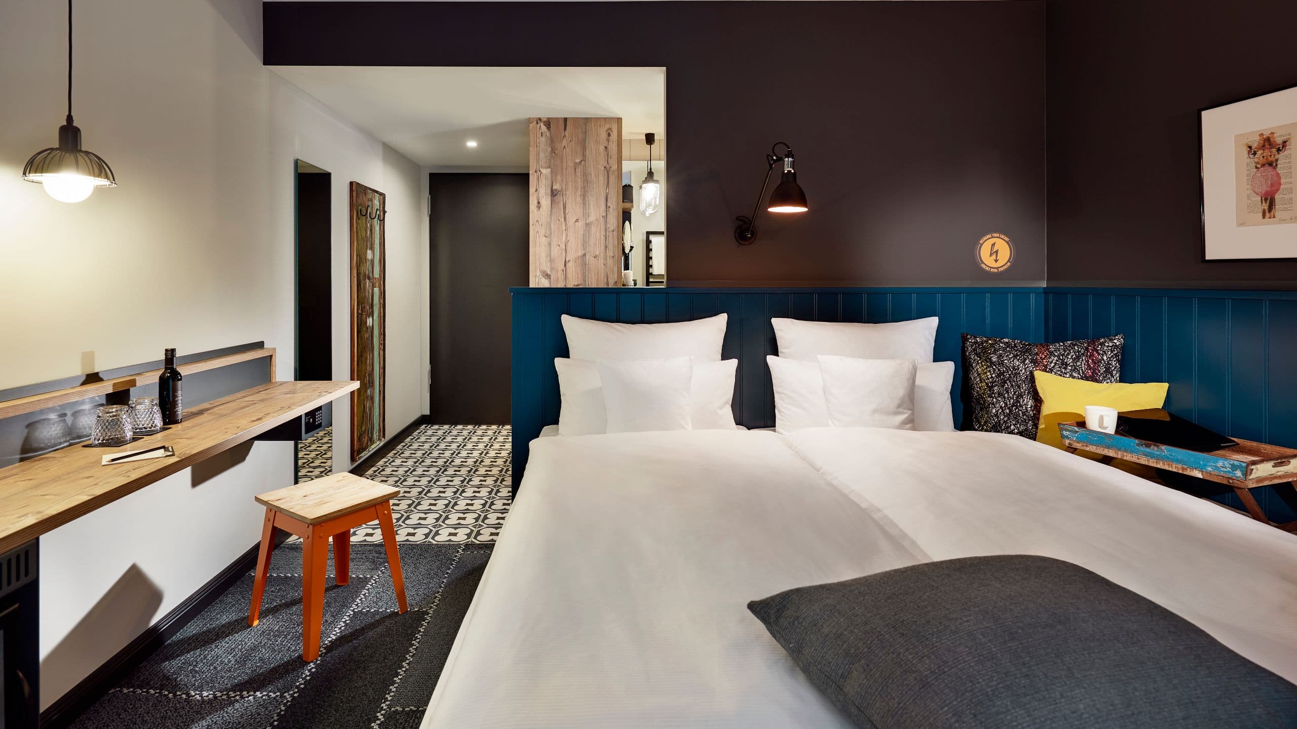 me and all hotel mainz One Queen Bed Overview