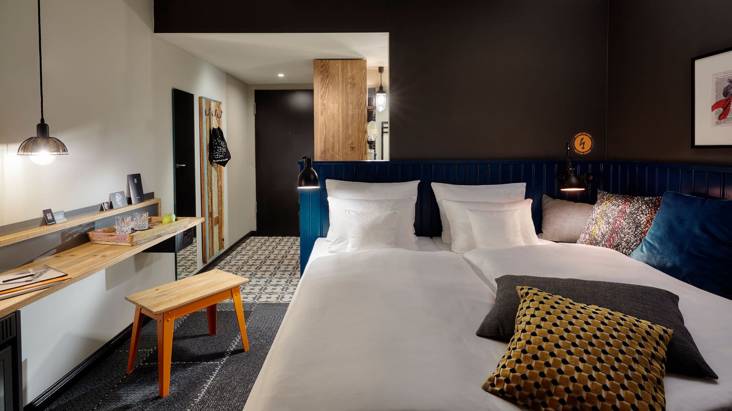 me and all hotel mainz One Queen Bed Pillows