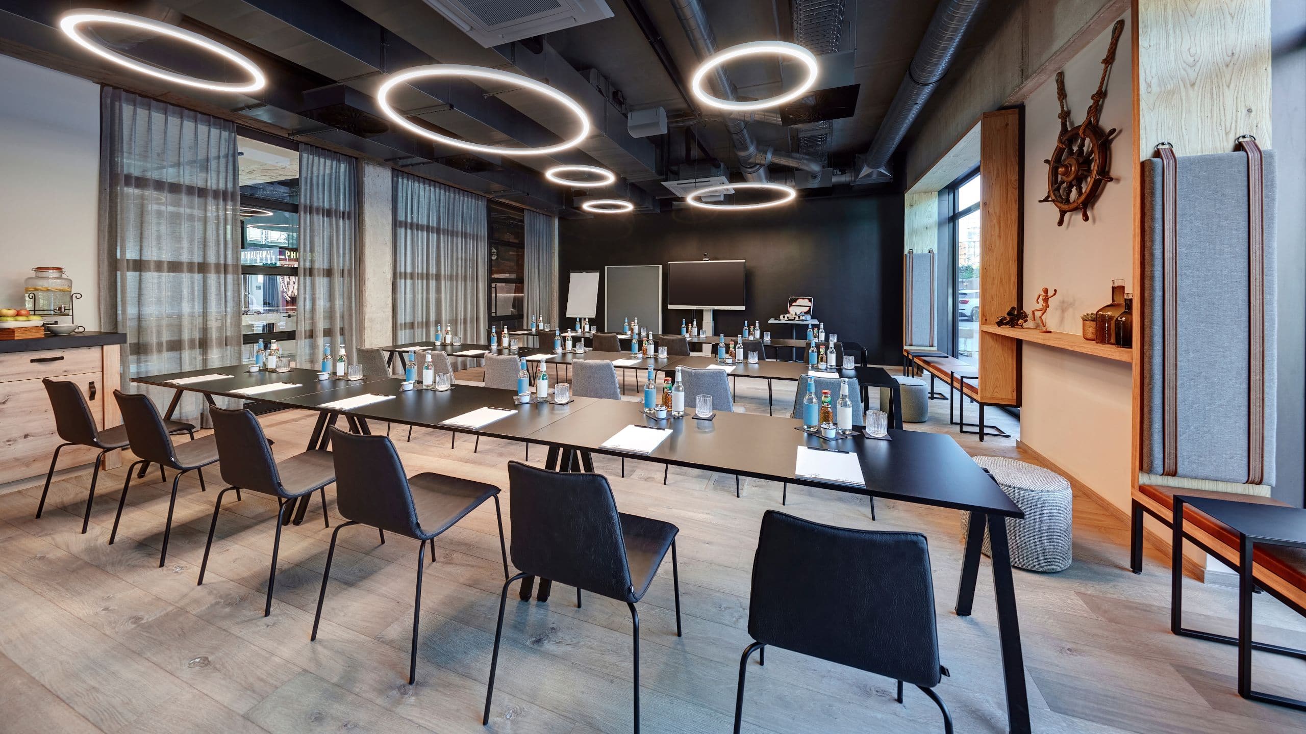 me and all hotel kiel Meeting Room Lee