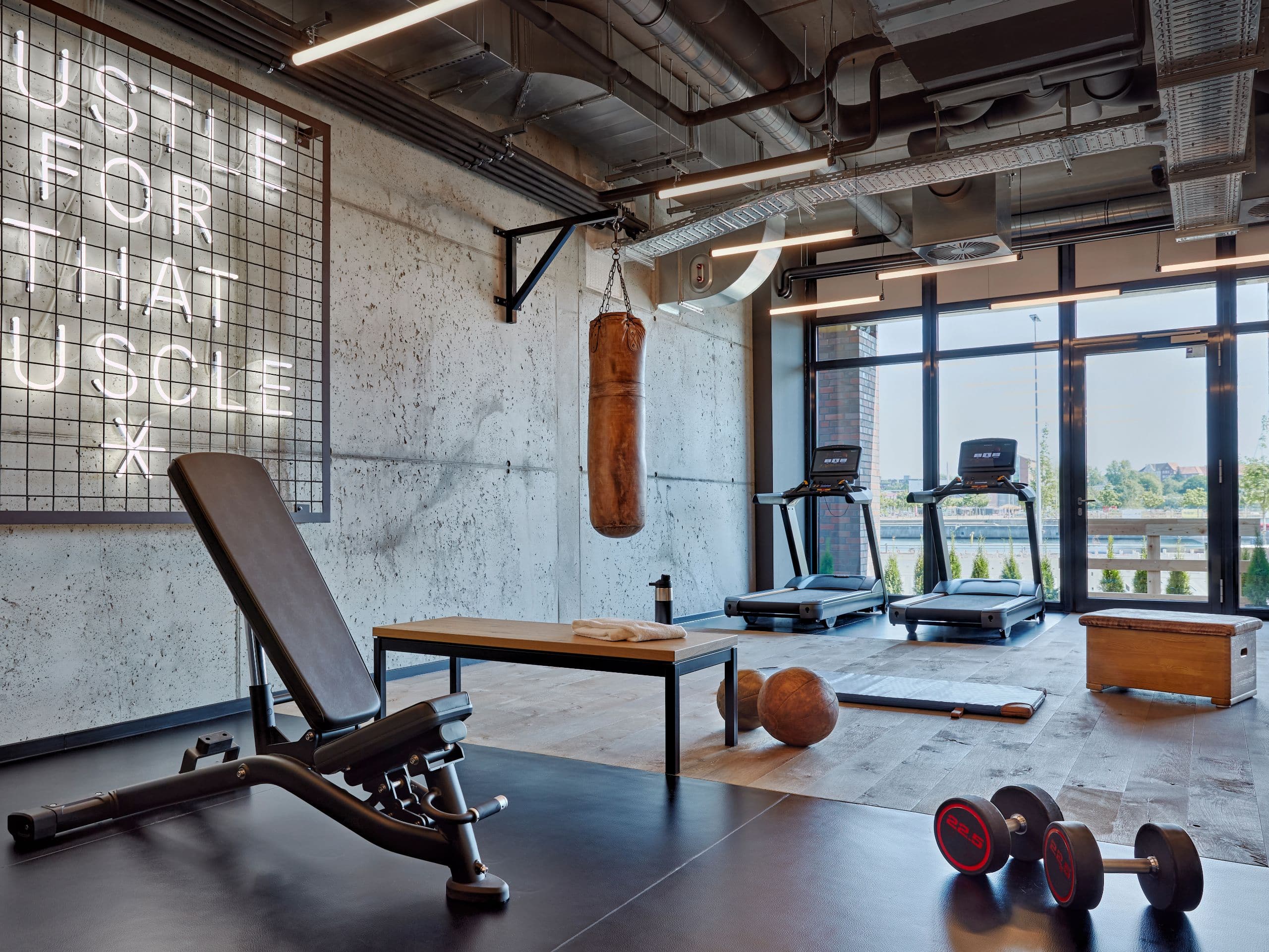 me and all hotel kiel Fitness Equipment