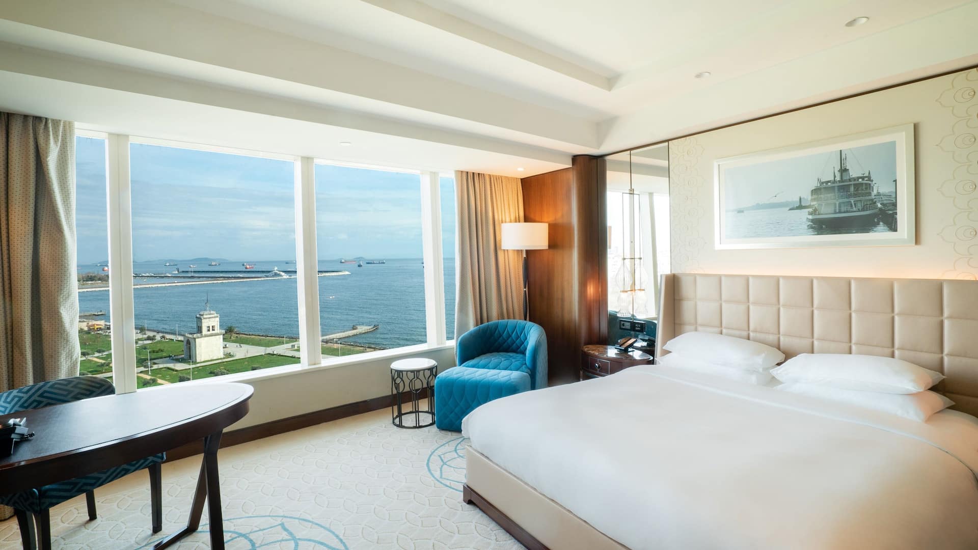 Hyatt Regency Istanbul Ataköy King Bed Guestroom Sea View
