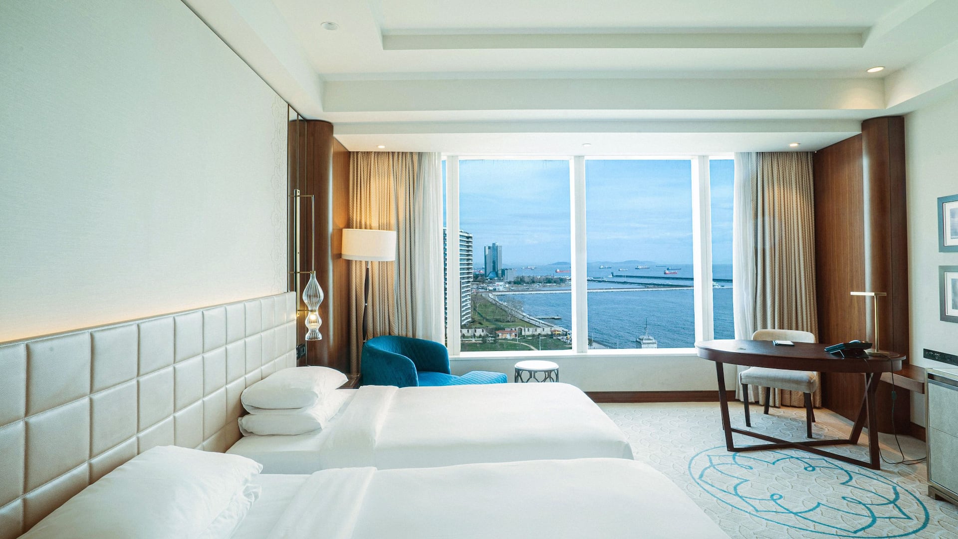 Hyatt Regency Istanbul Ataköy Two Twin Beds Guestroom Club Access Sea View