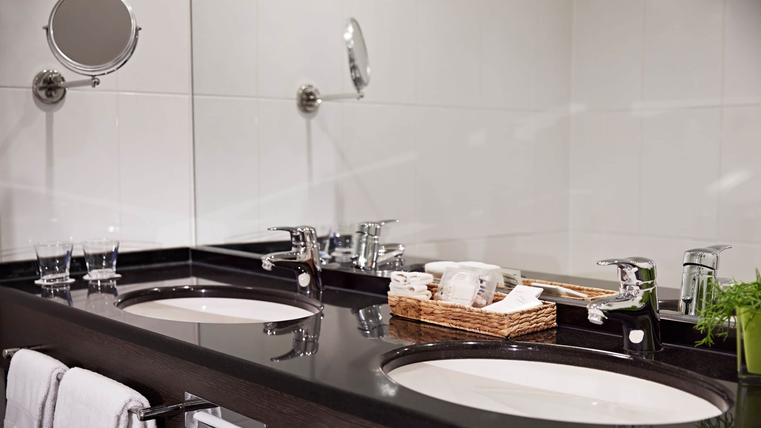 第 4，共 5 Lindner WTC Hotel & City Lounge Antwerp One Bedroom Suite Bathroom