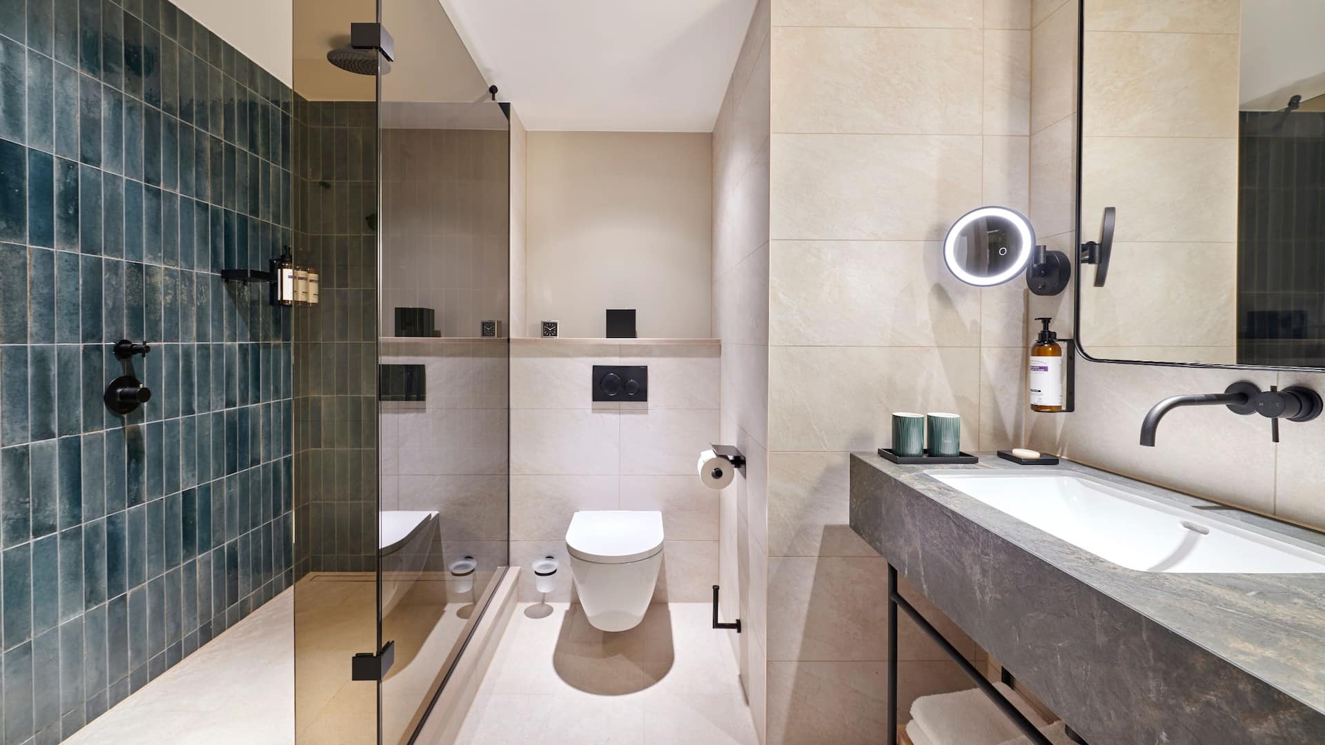 5 из 5 Hyatt Regency London Blackfriars Regency Suite Bathroom Shower
