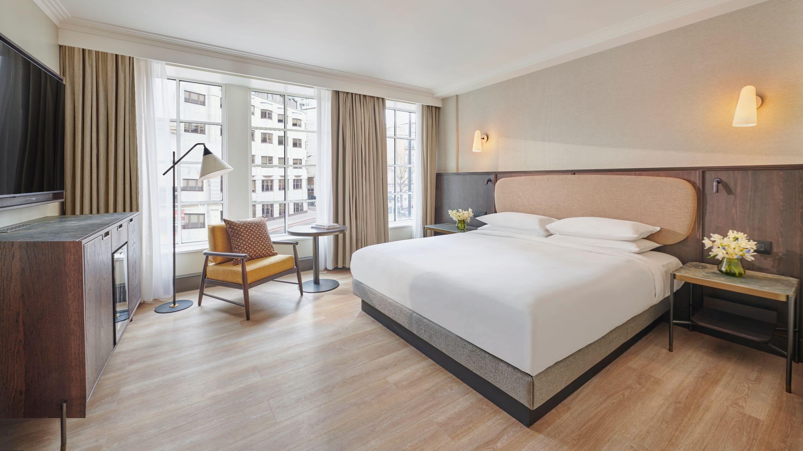 Hyatt Regency London Blackfriars Regency Suite Bedroom