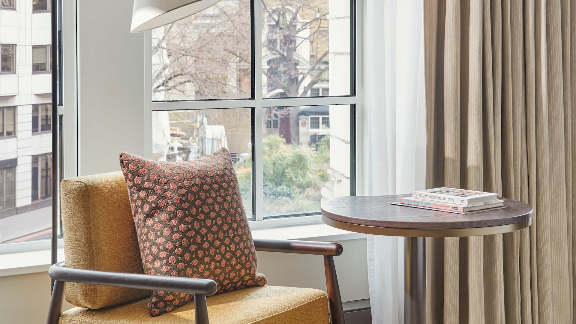 4 из 6 Hyatt Regency London Blackfriars Regency Suite Armchair Detail