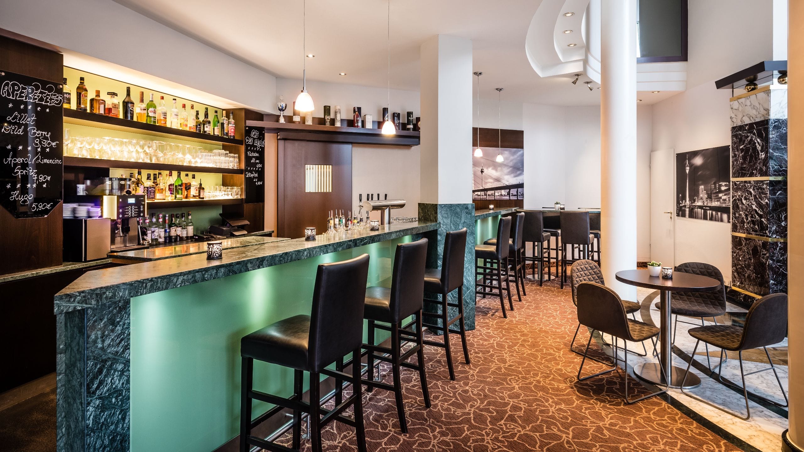 Lindner Hotel Airport Bar