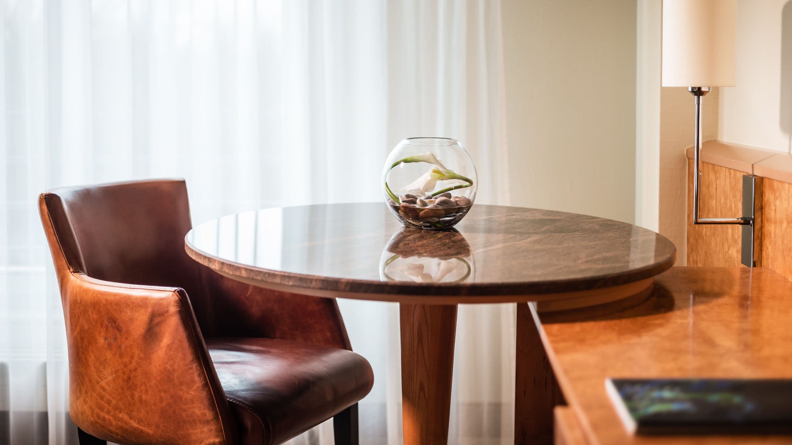 7 of 8 Lindner Hotel Airport Twin Bed Deluxe Table