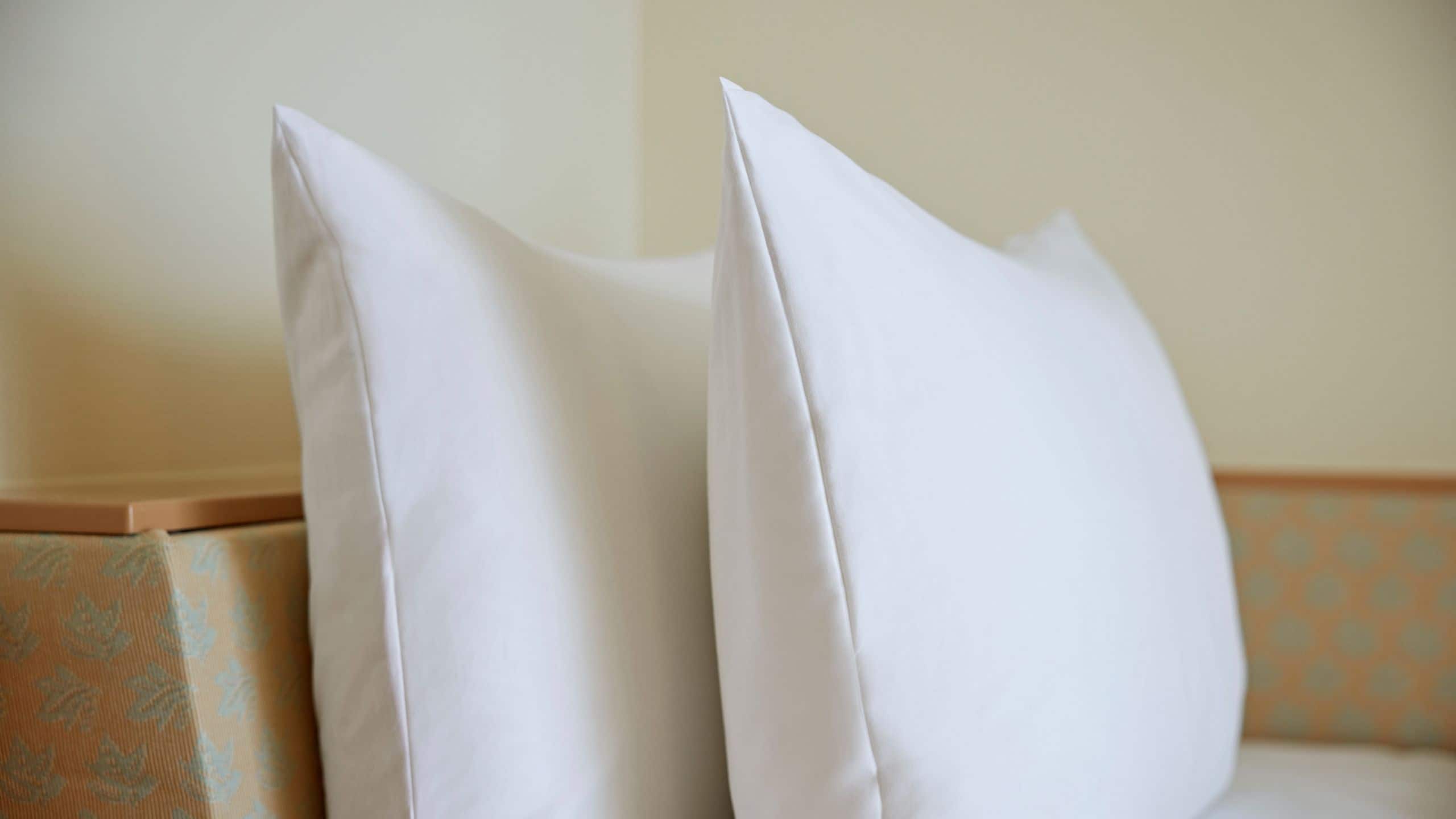 4 de 5 Lindner Hotel Airport Twin Bed Pillows