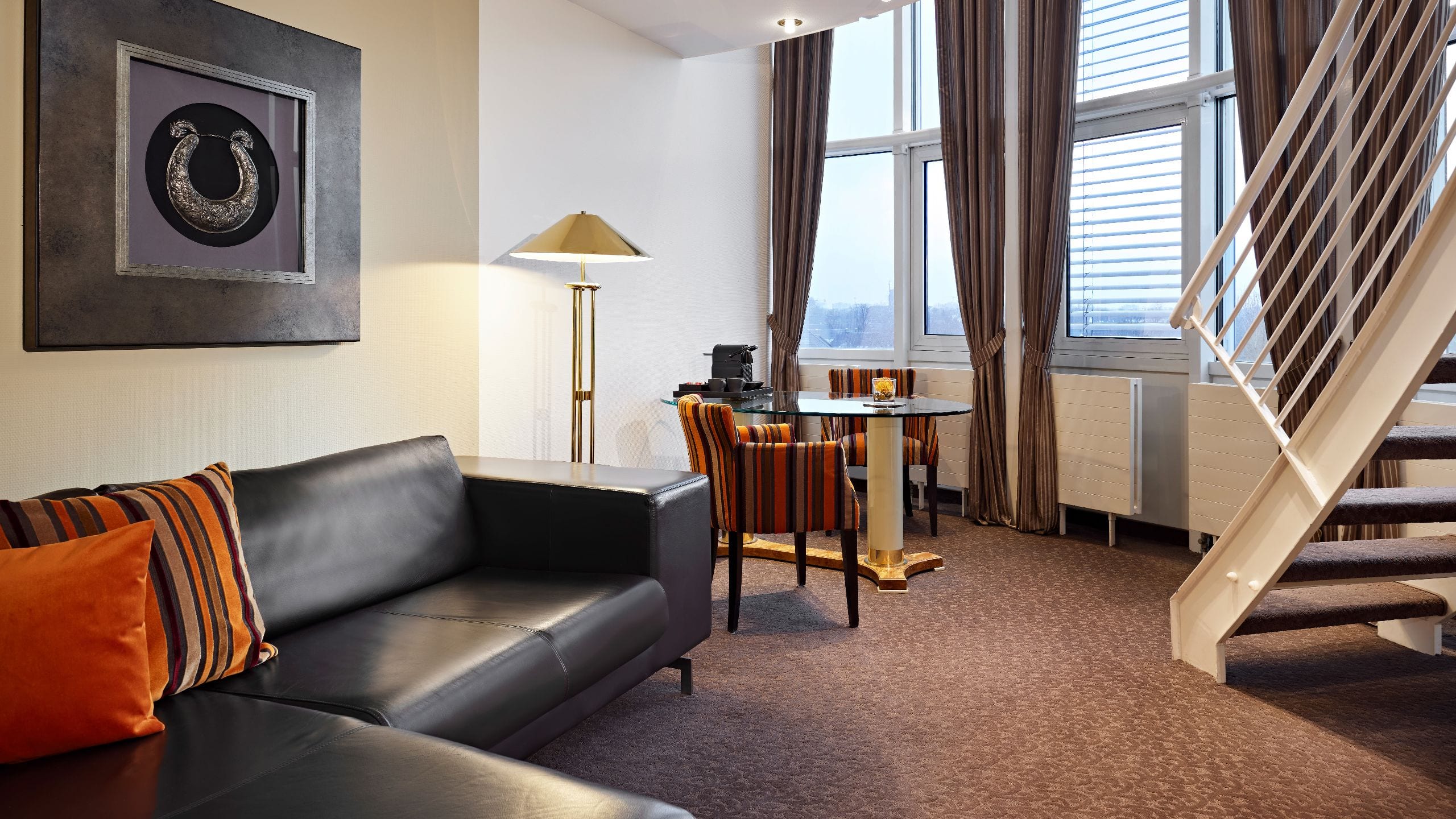 2 de 6 Lindner Hotel Airport Duplex Suite Sofa
