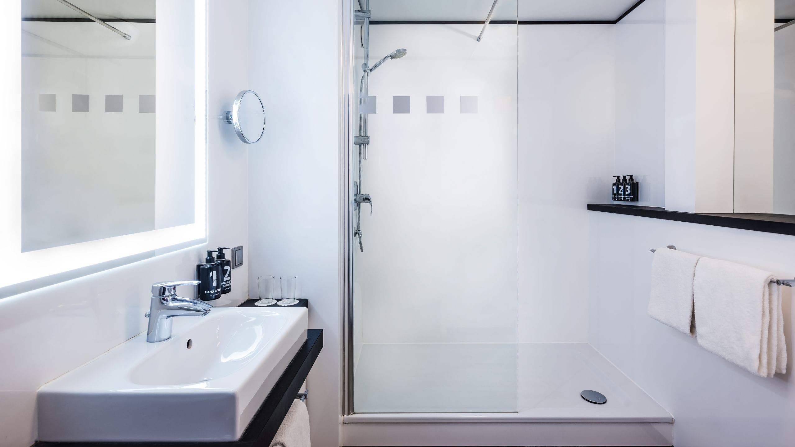 2 of 8 Lindner Hotel Airport King Bed Premium Bathroom
