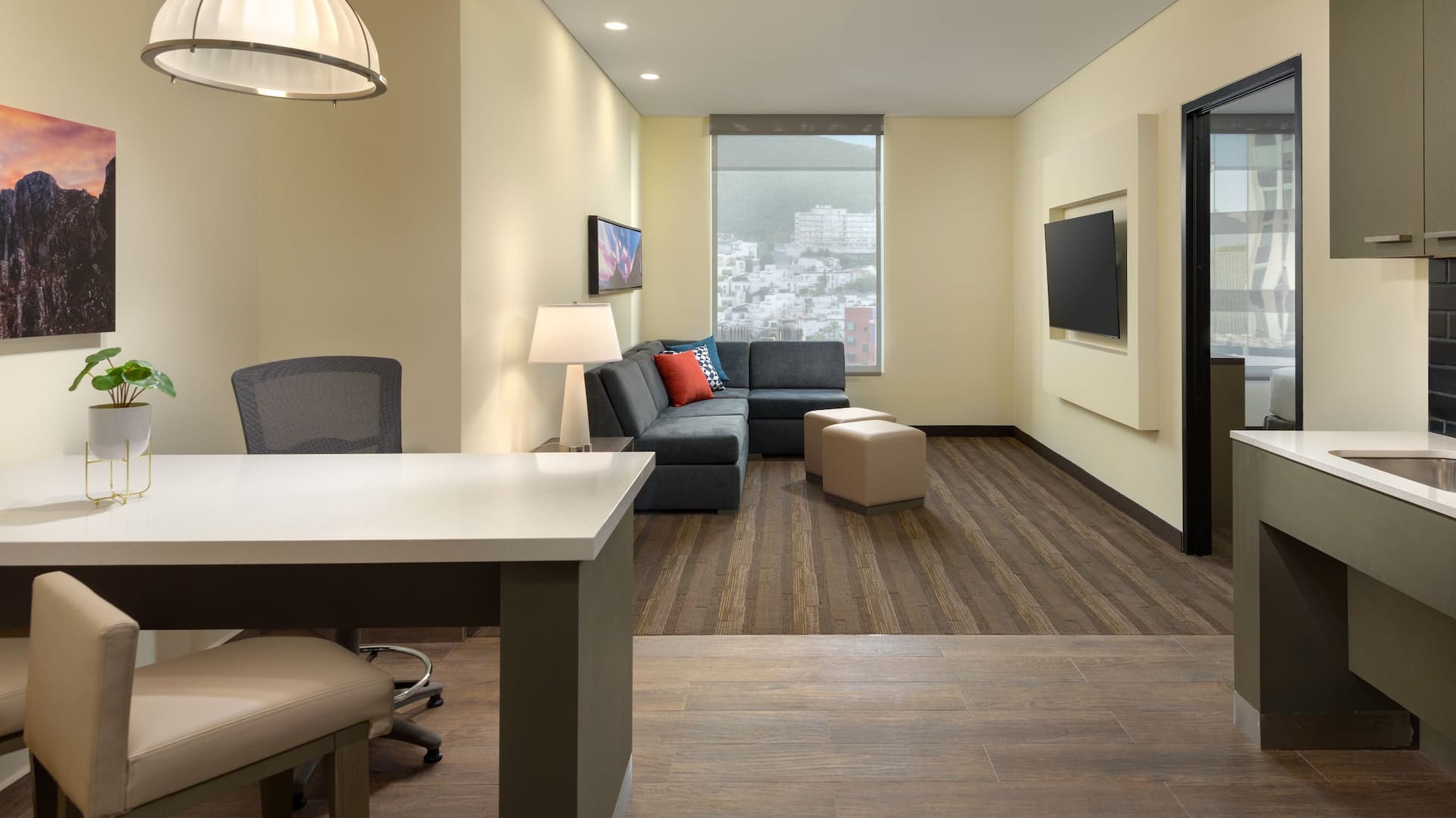 Hyatt House Monterrey Valle / San Pedro Suite Wide View
