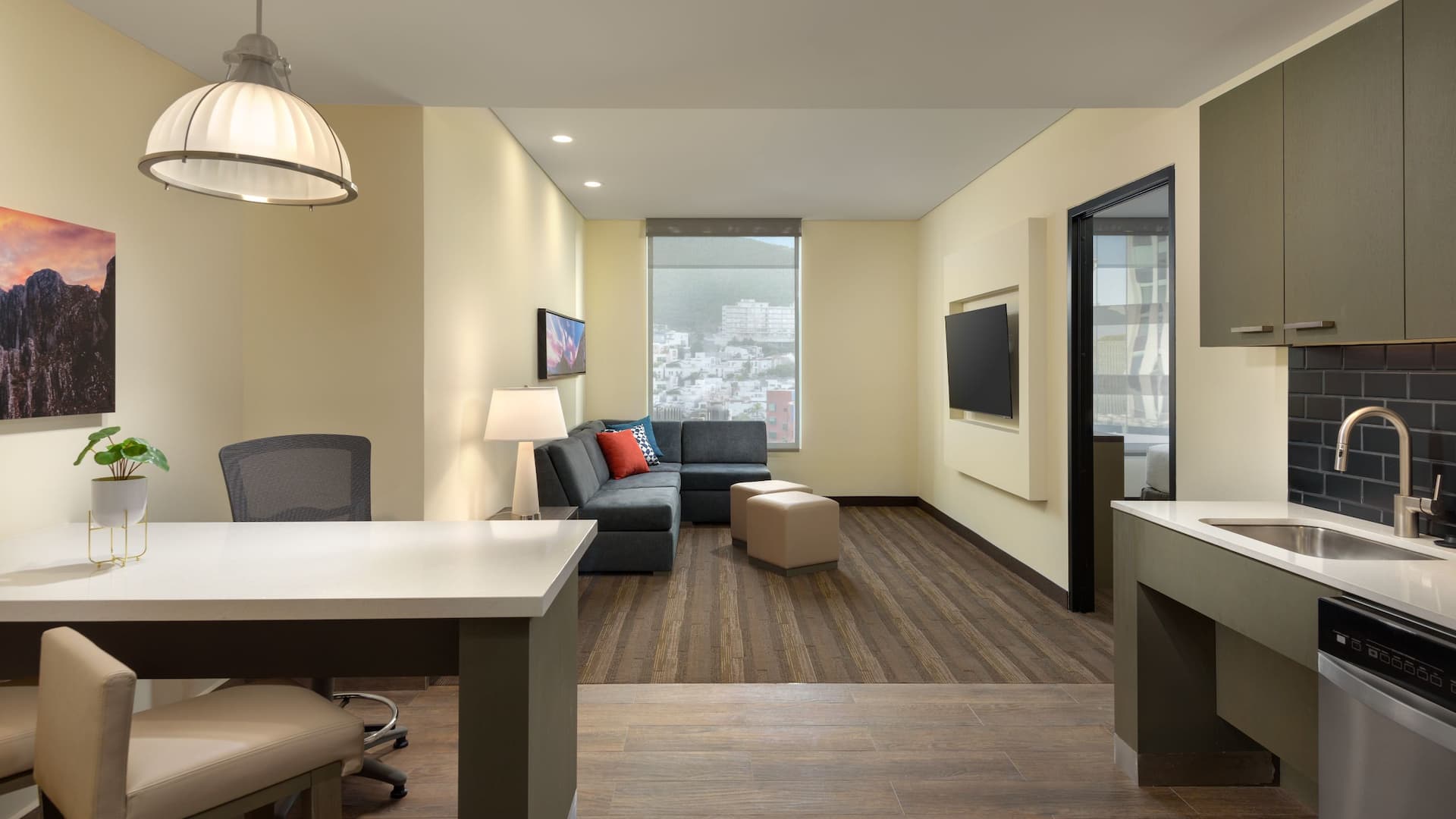 Hyatt House Monterrey Valle / San Pedro Suite Wide View Layout