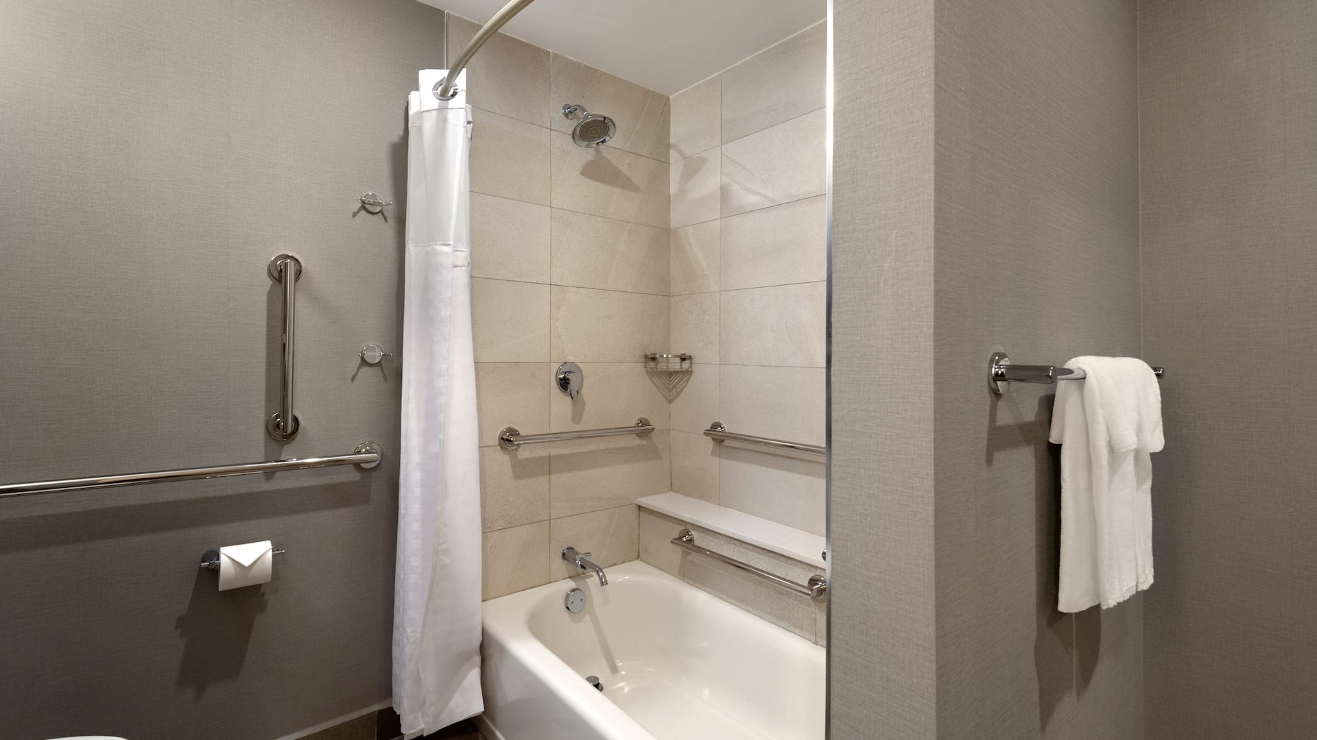 3/3 Hyatt House Monterrey Valle / San Pedro Accessible Tub