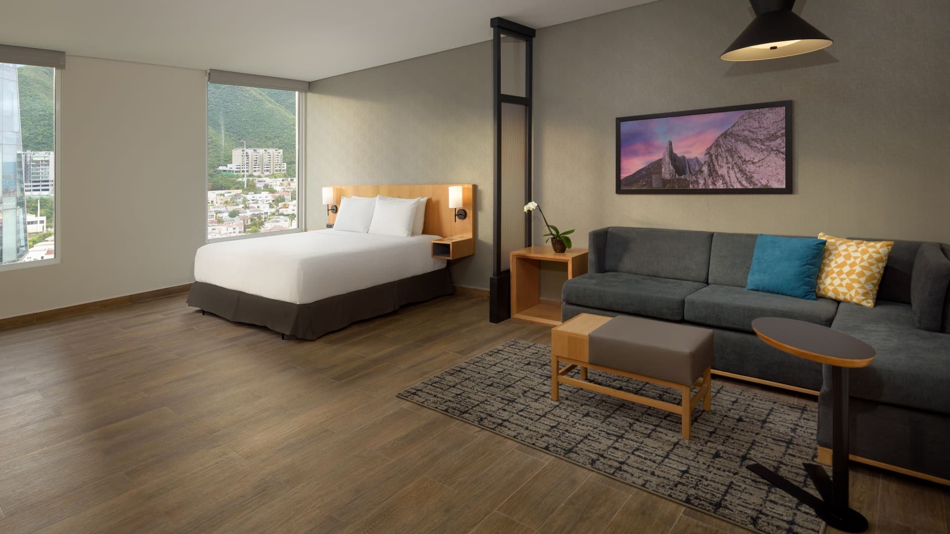 Hyatt Place Monterrey Valle Accessible King Bedroom
