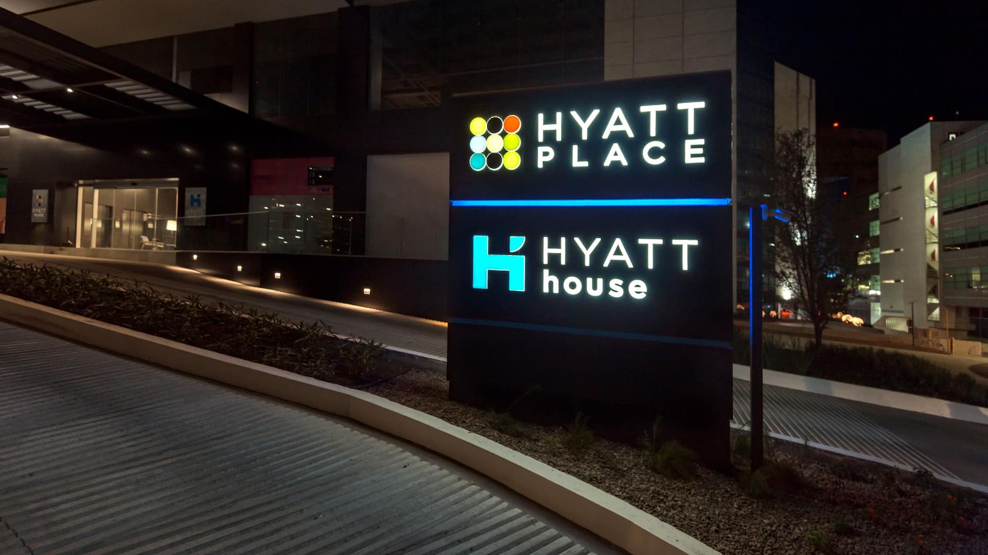 Hyatt Place Monterrey Valle Signage