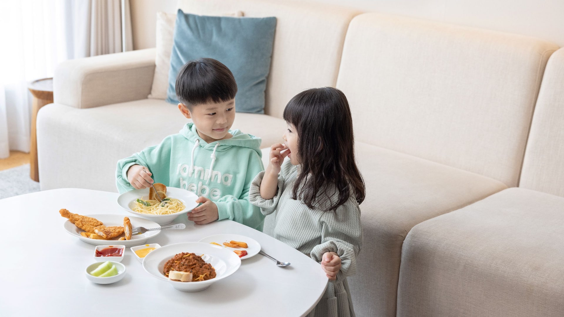 Grand Hyatt Incheon Guestroom Kids Eating Meal