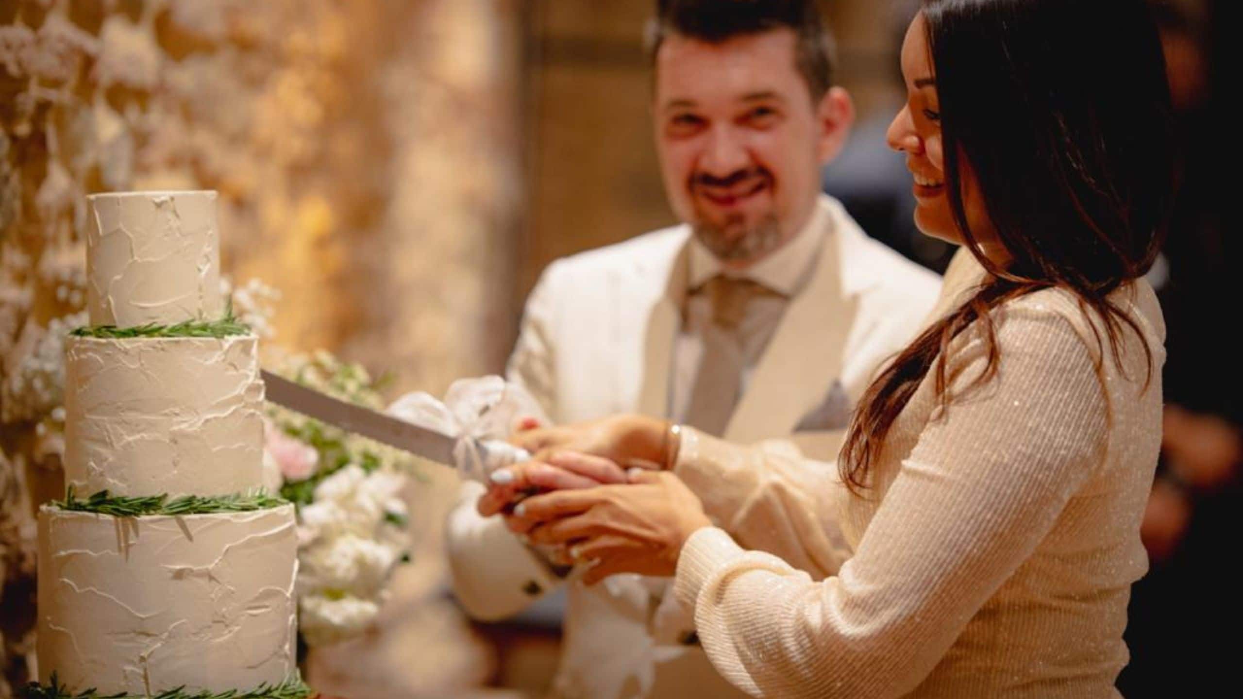 Hotel La Compañia Wedding Cake Bride And Groom