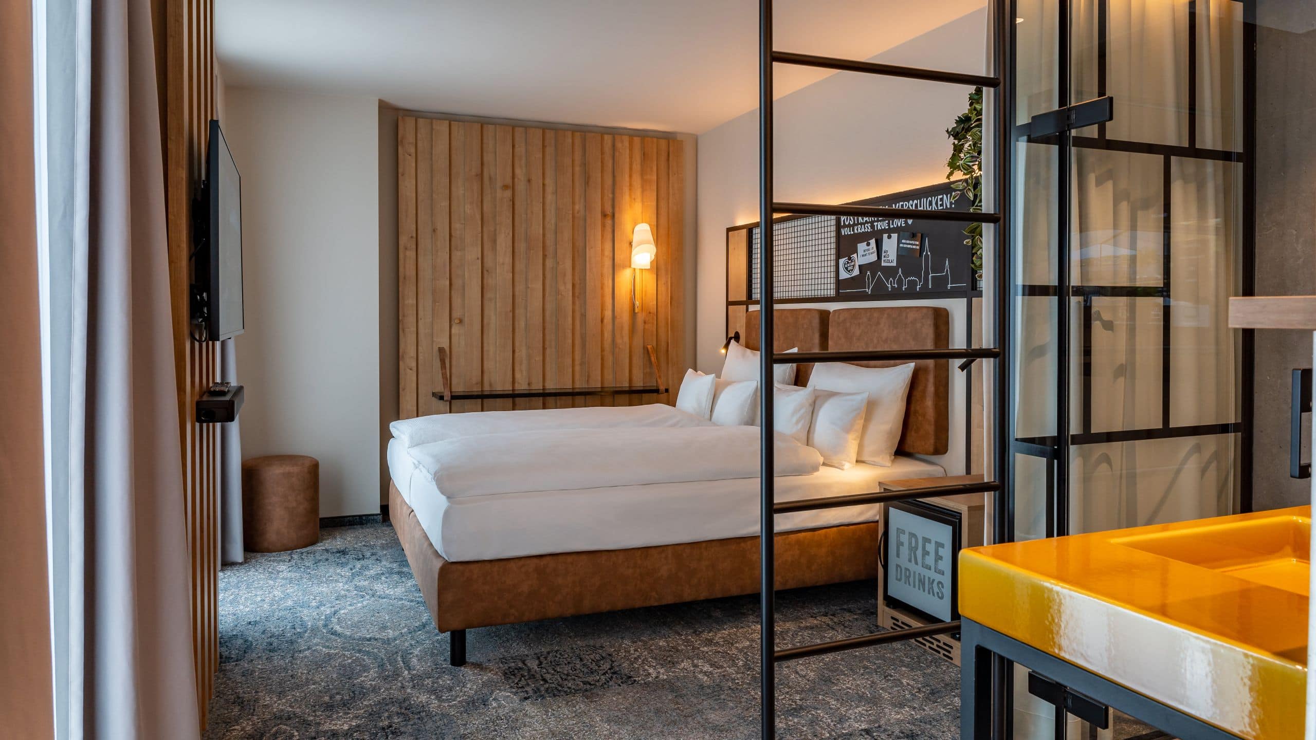 Luxurious bathroom in the deluxe room at Me and All Hotel Ulm with high-quality amenities.
