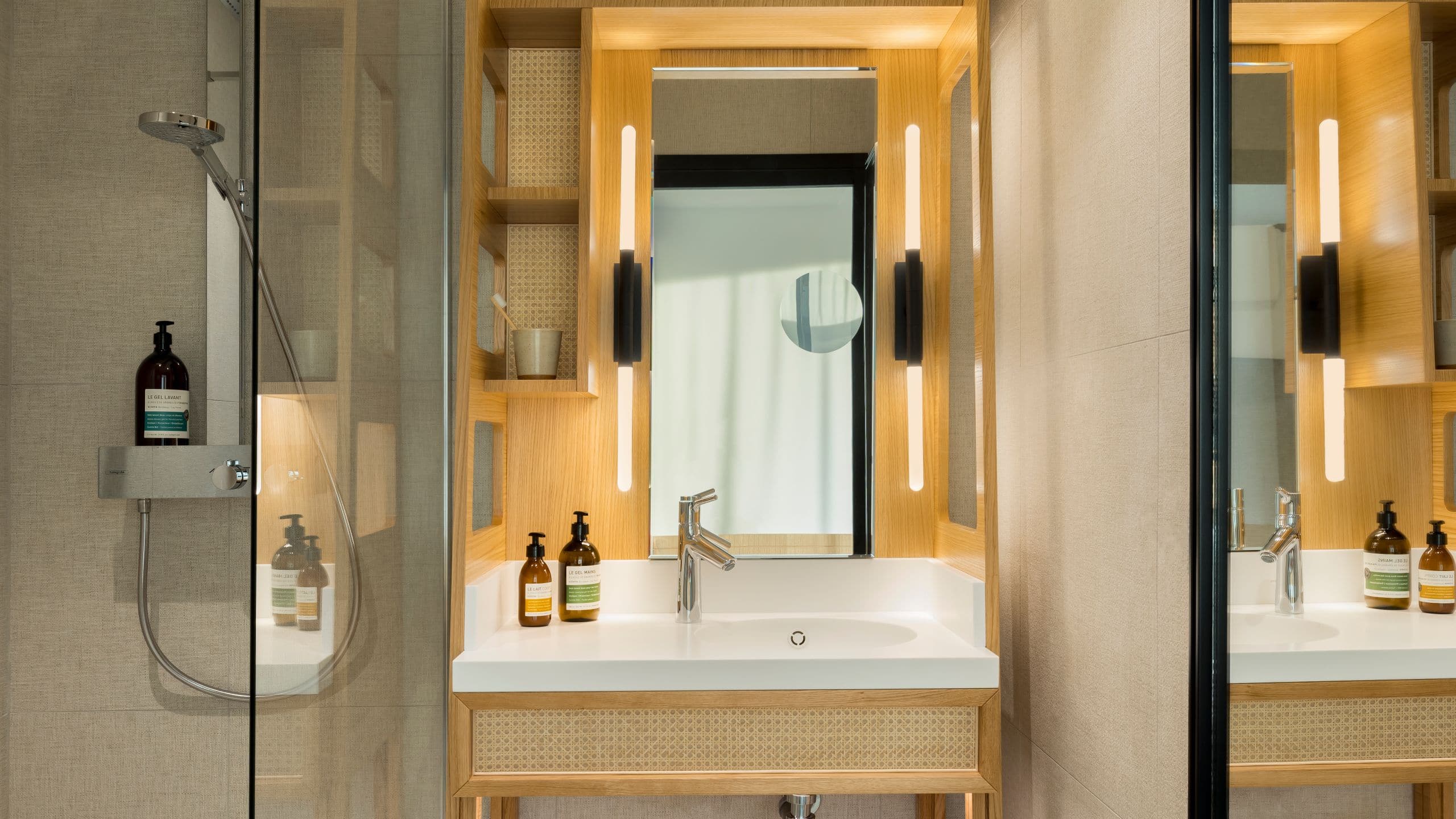 FirstName Bordeaux Bathroom With Rain Shower Jerome Galland