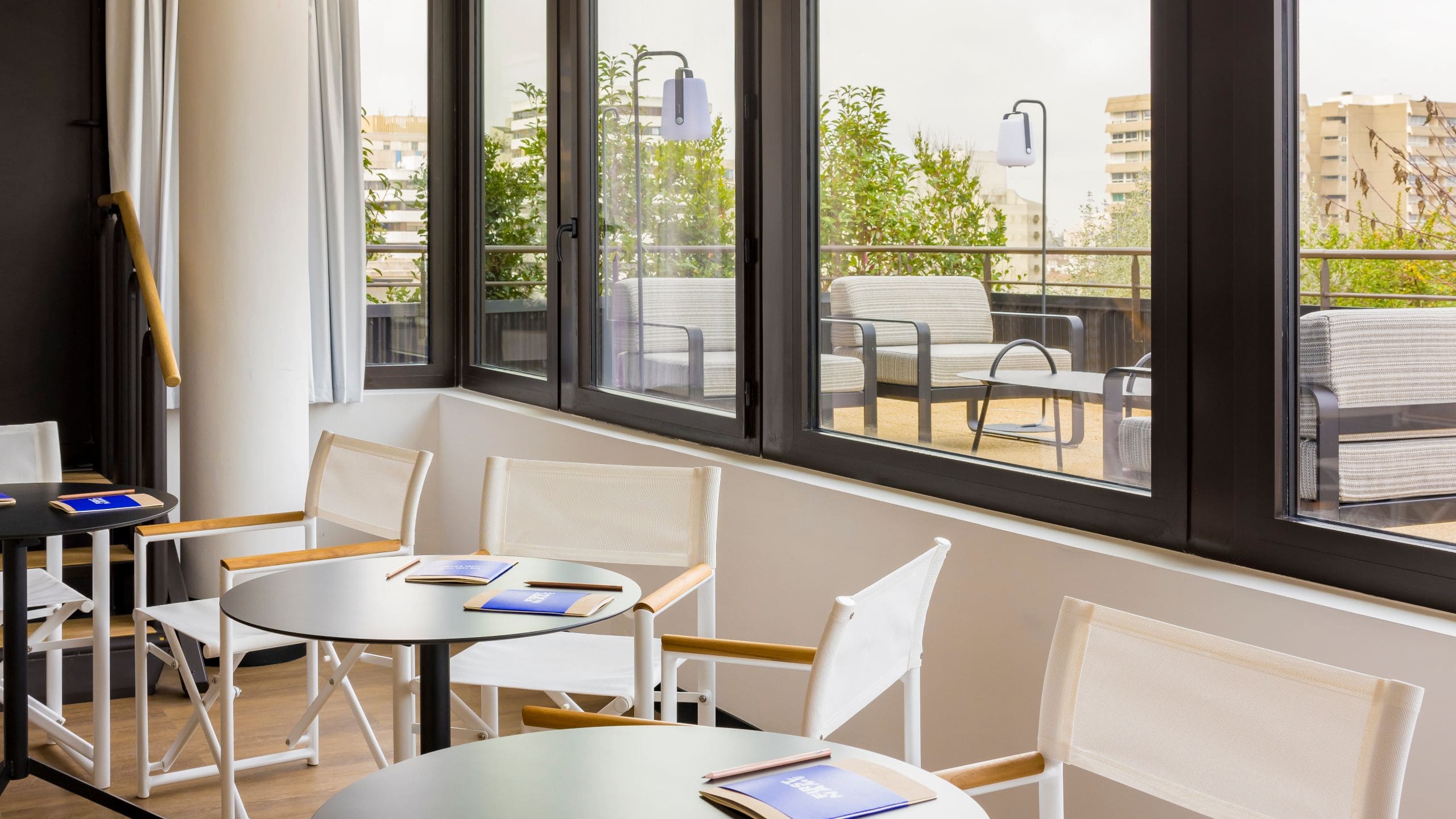 FirstName Bordeaux Room With Window Jerome Galland
