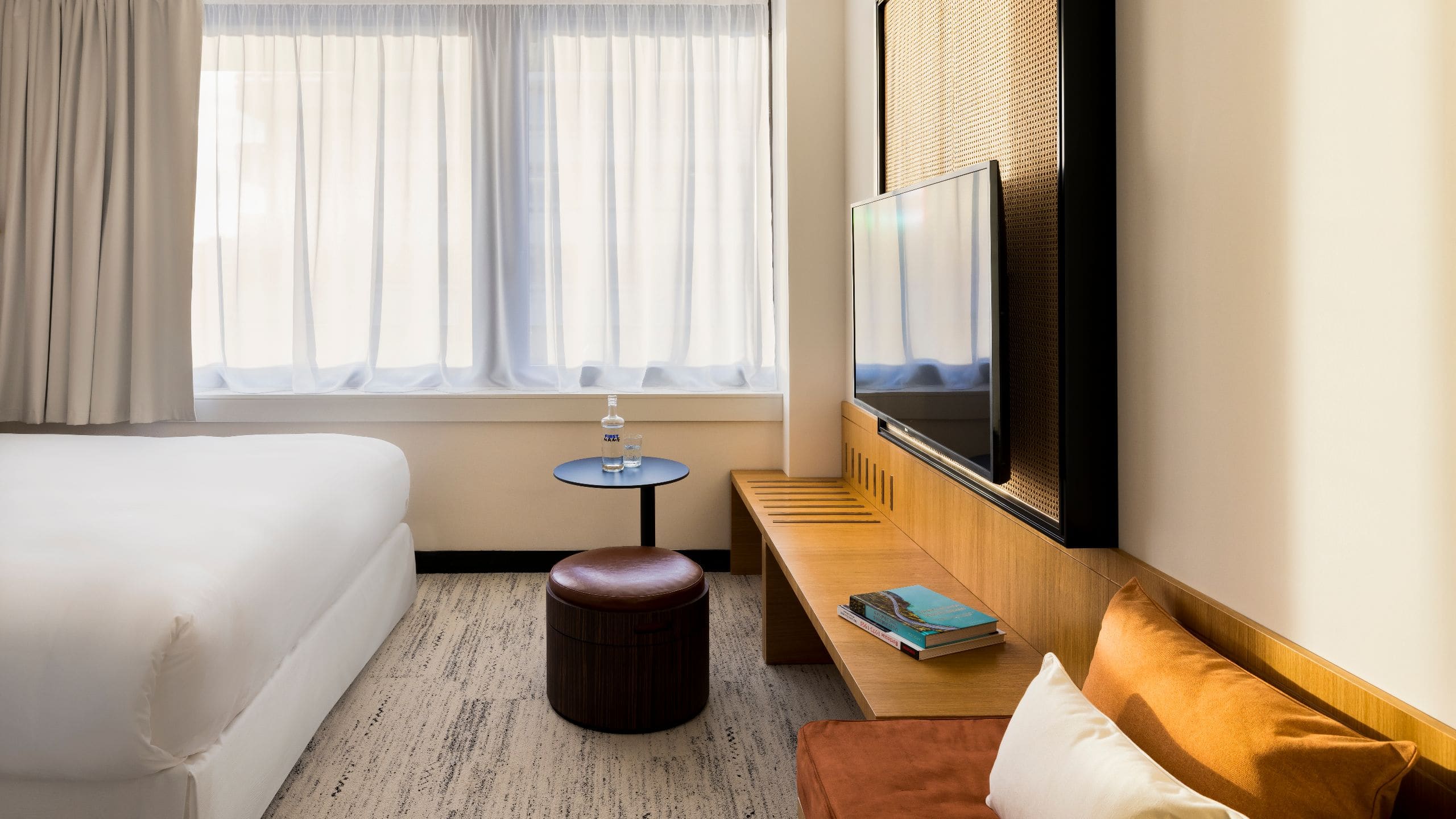 FirstName Bordeaux Bed And Tv Jerome Galland