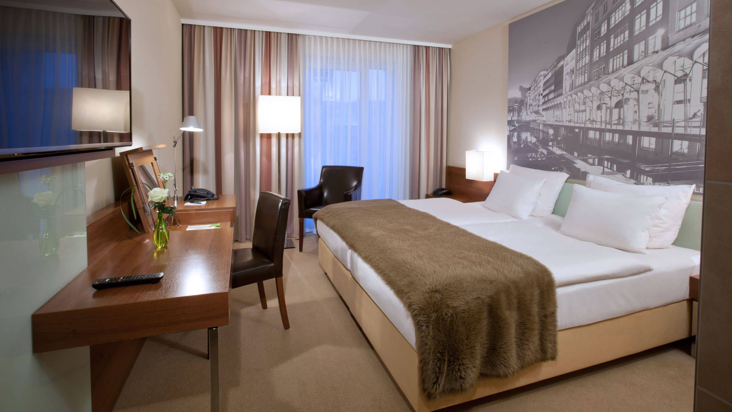 3/5 Lindner Hotel Am Michel King Bed Overview