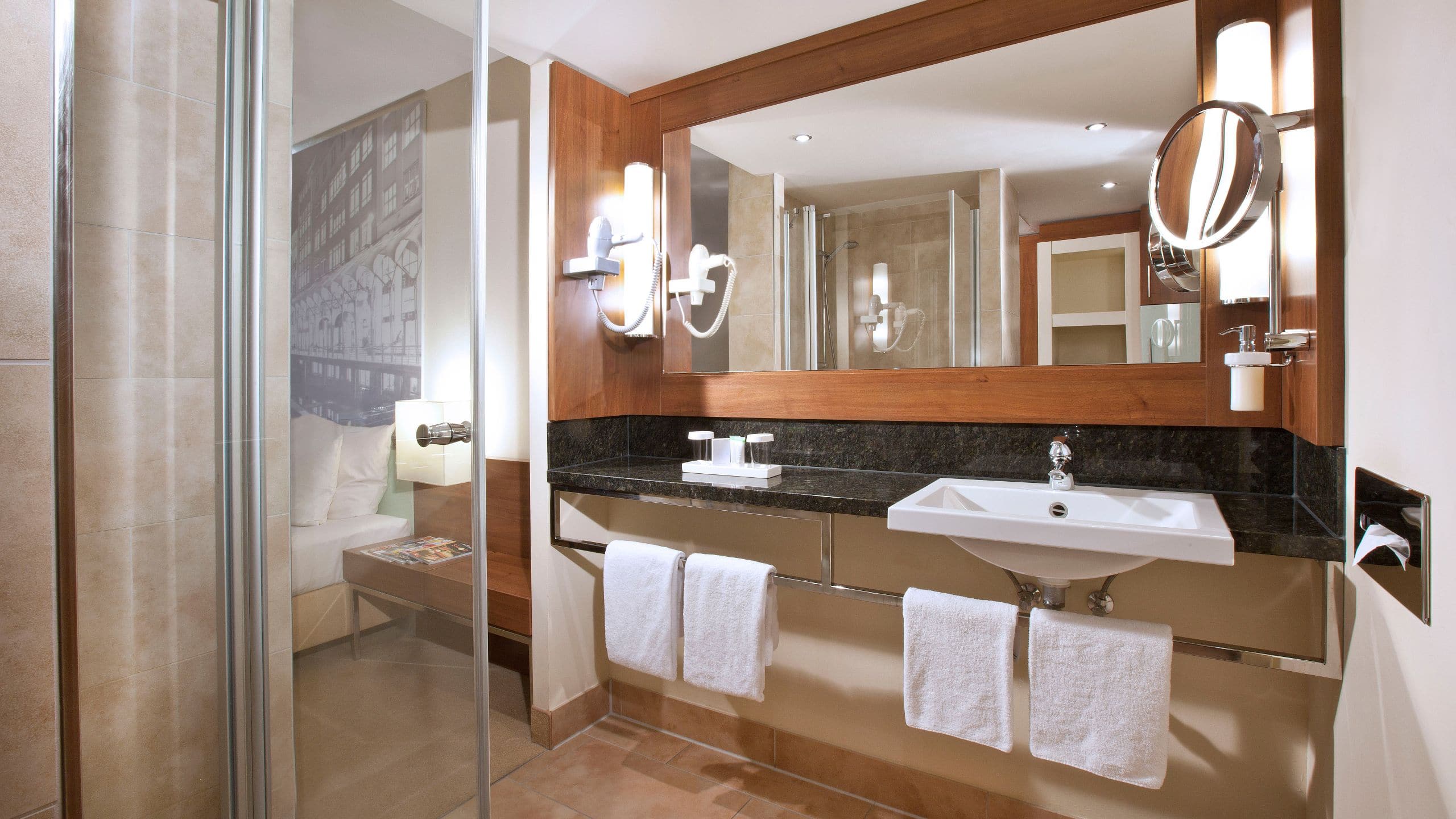 5/5 Lindner Hotel Am Michel King Bed Bathroom