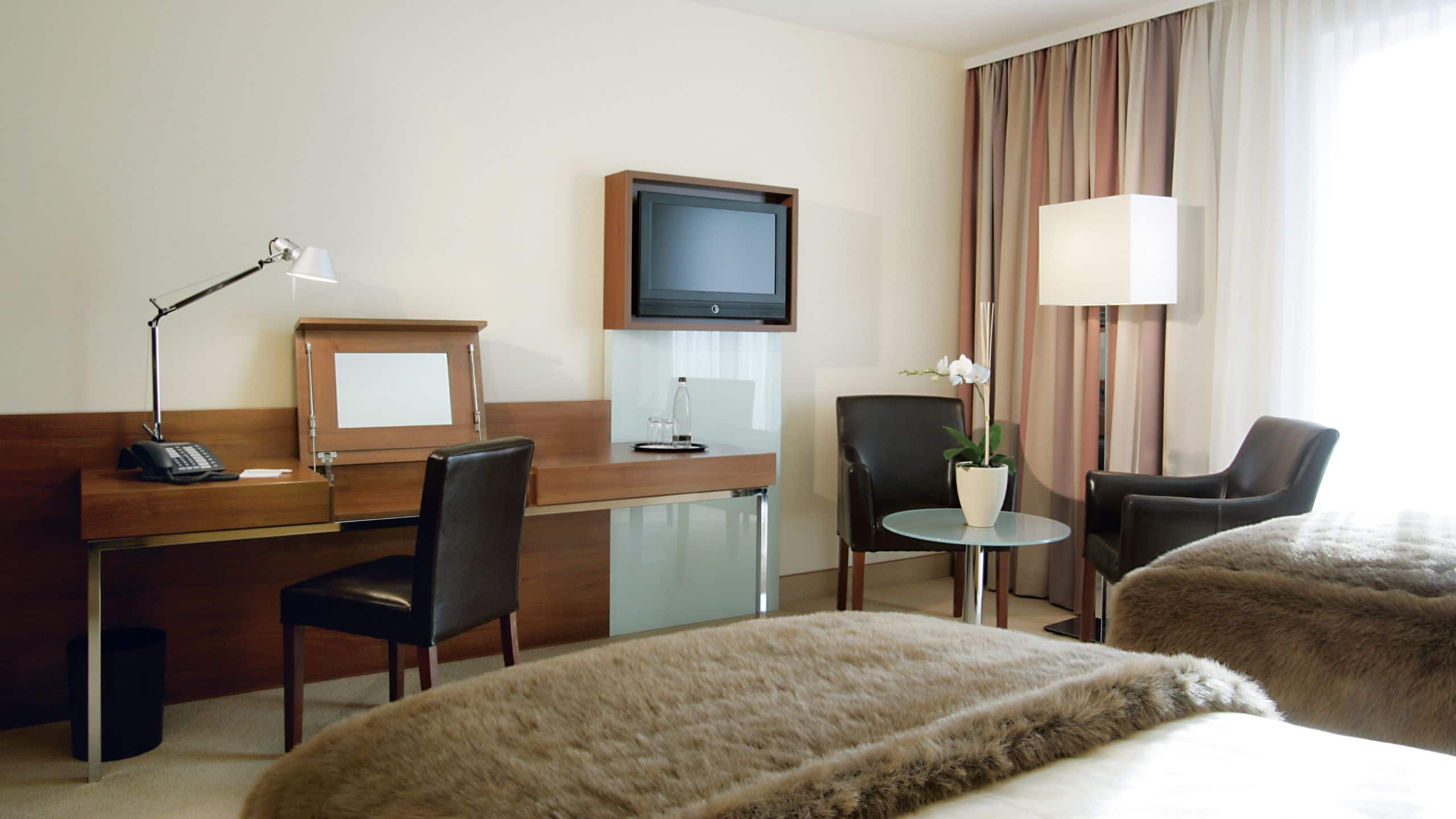 2/5 Lindner Hotel Am Michel Two Twin Beds Deluxe TV