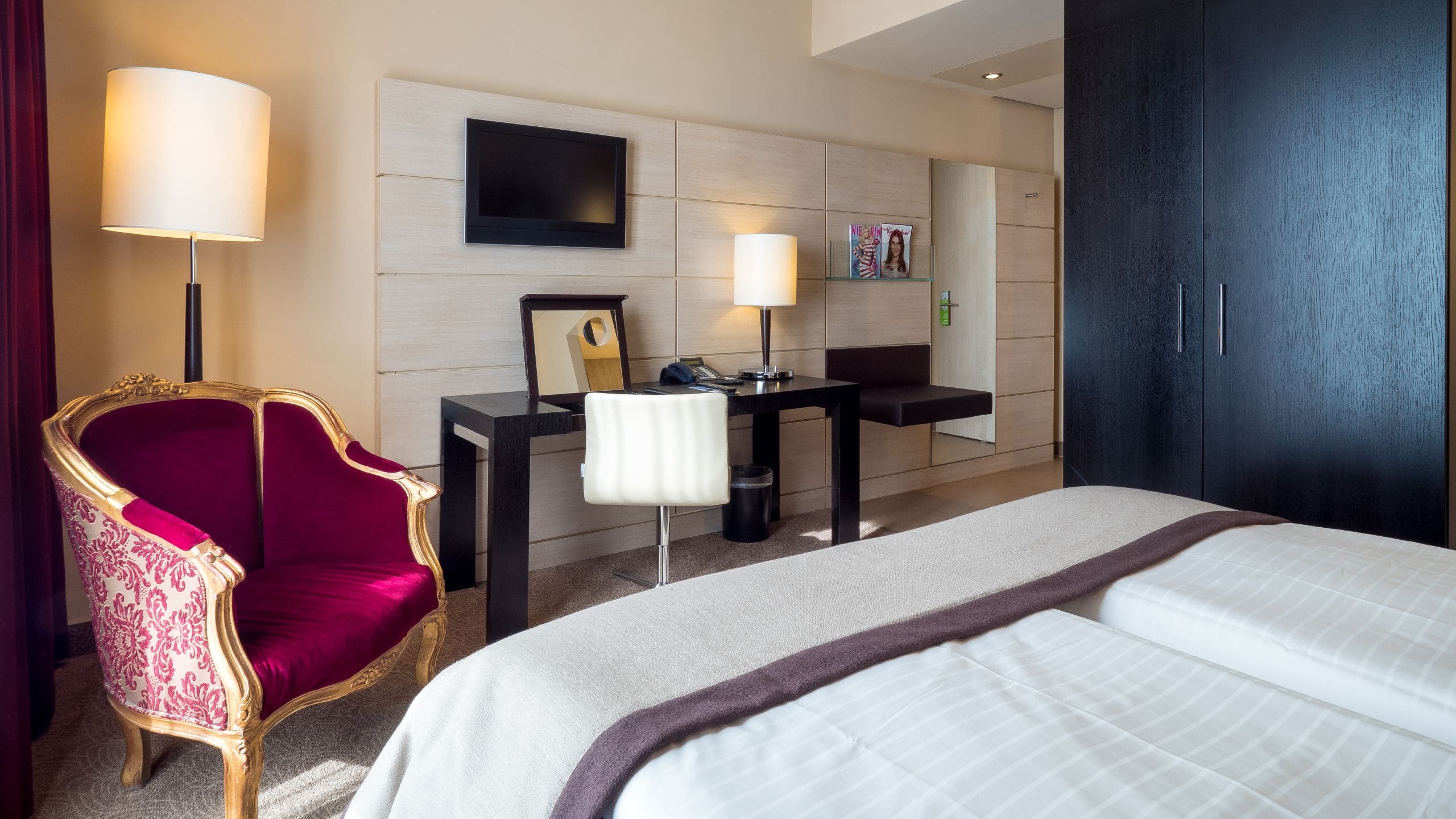 Lindner Hotel Am Belvedere King Bed Desk