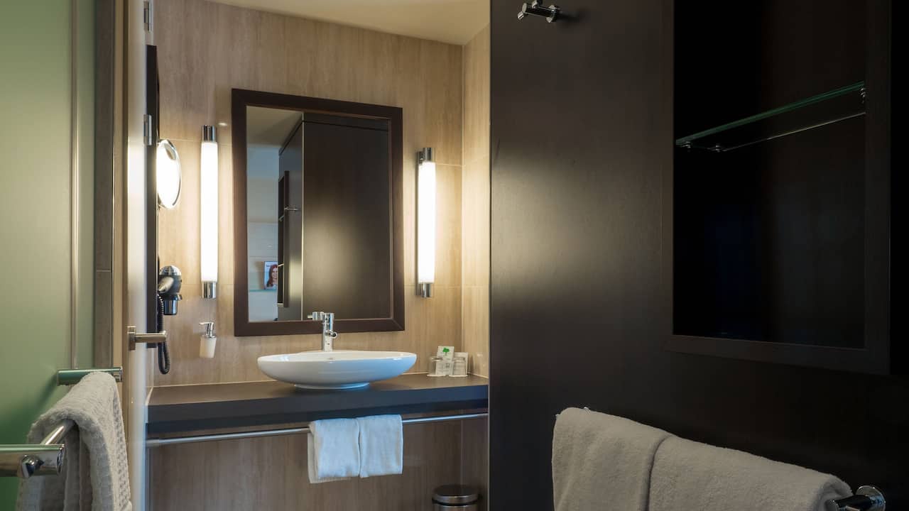 King Bed Belvedere Bathroom Sink