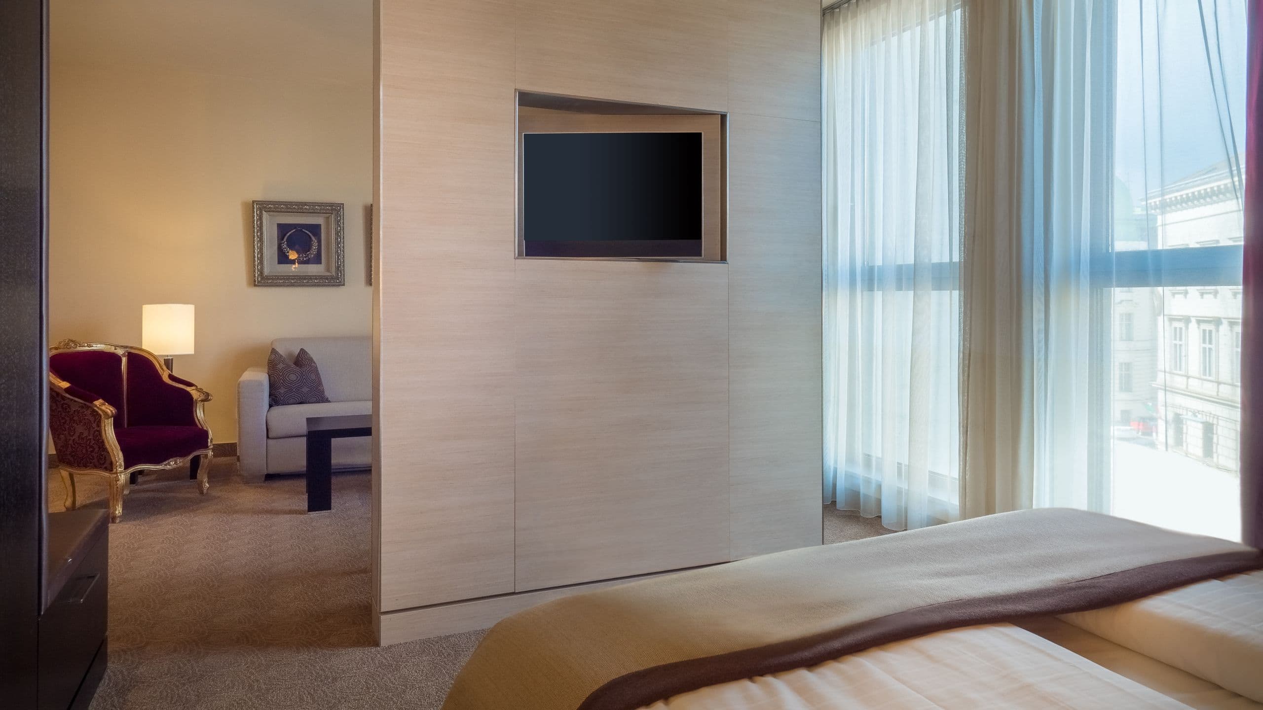 5 of 5 Lindner Hotel Am Belvedere Junior Suite TV