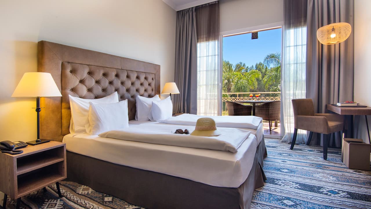 One King Bed Pool View