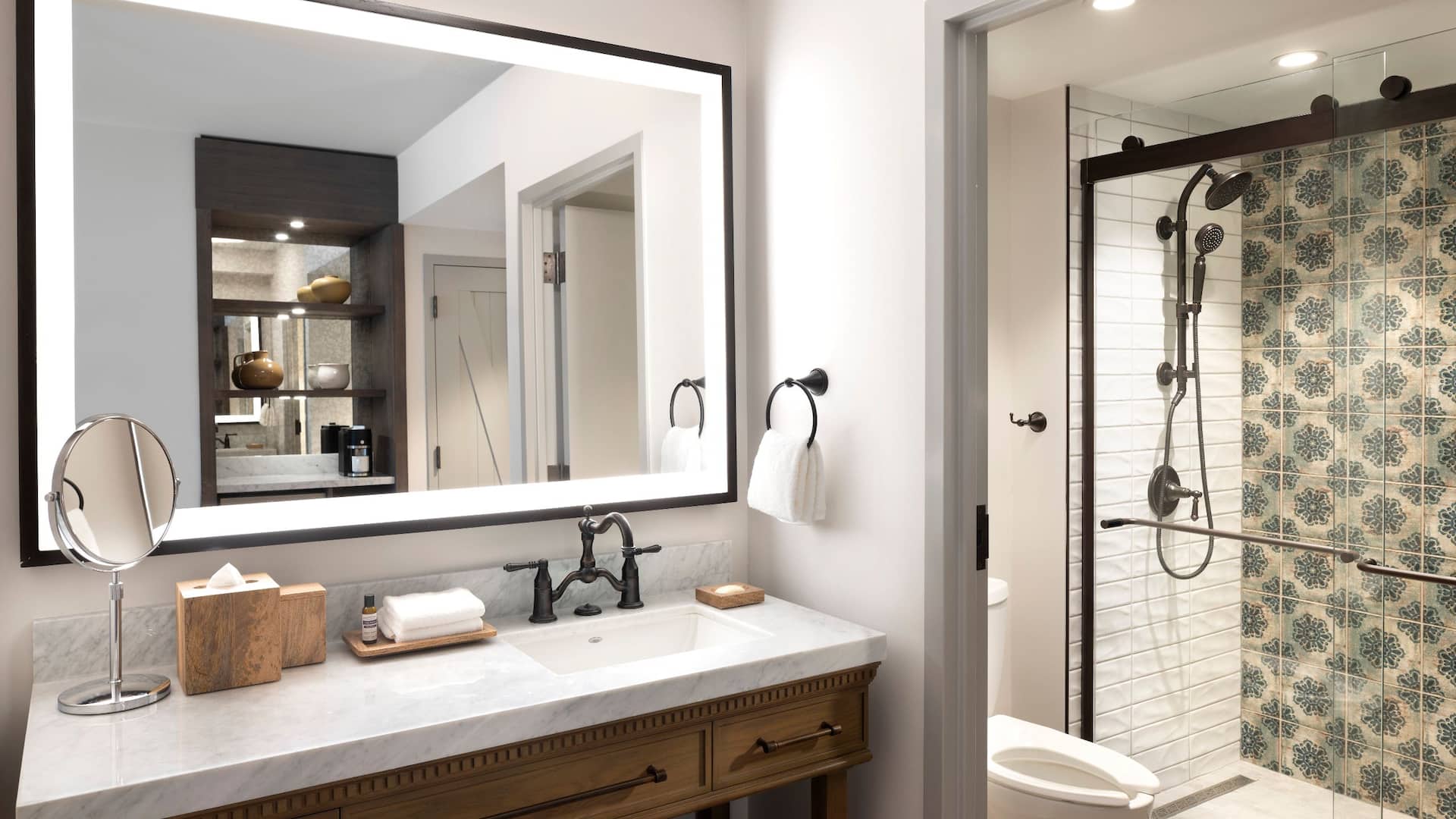 4 из 6 Hyatt Regency Hill Country Resort and Spa Bathroom Walk In Shower
