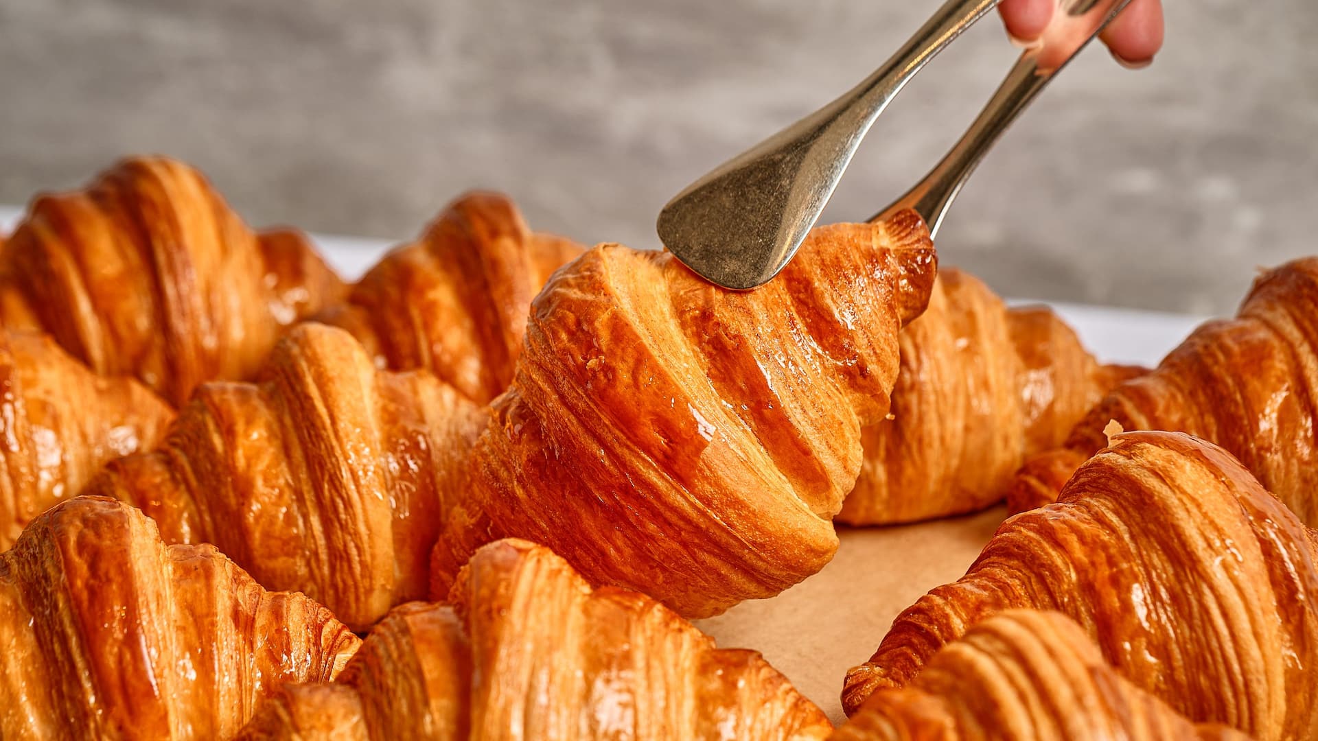 Global Croissants Hand Tongs