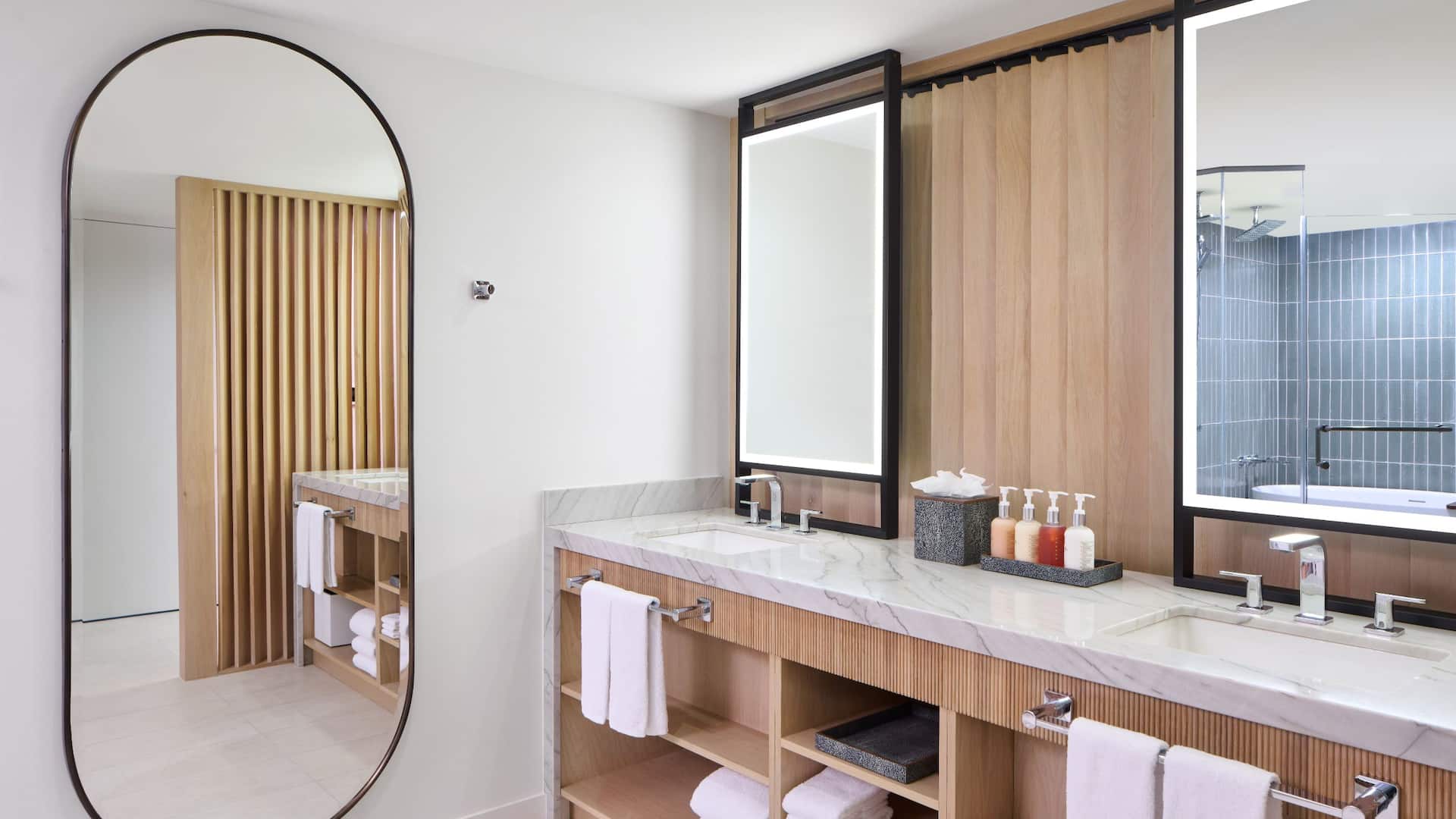 4/5 Hyatt Regency Waikiki Beach Resort and Spa Deluxe One Bedroom Ocean View Suite King Bathroom