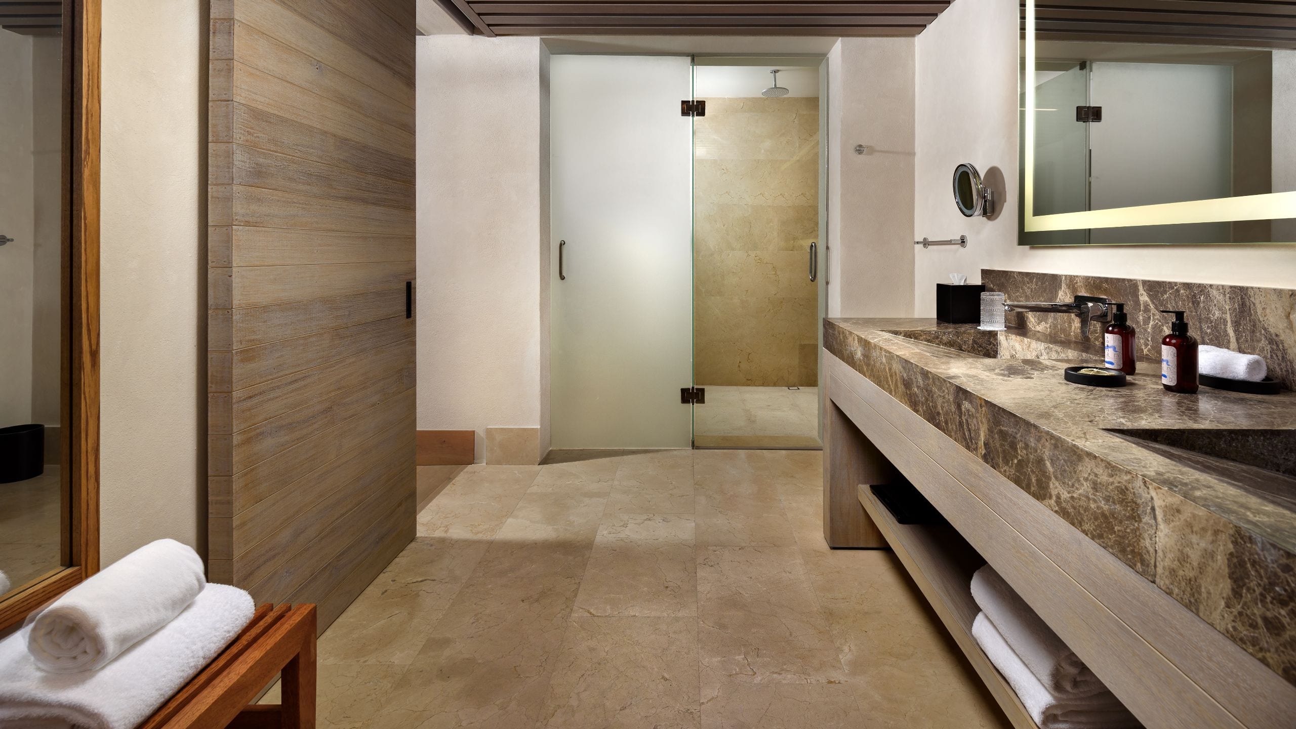 2 de 3 Numu Boutique Hotel San Miguel de Allende Master Suite Bathroom Shower